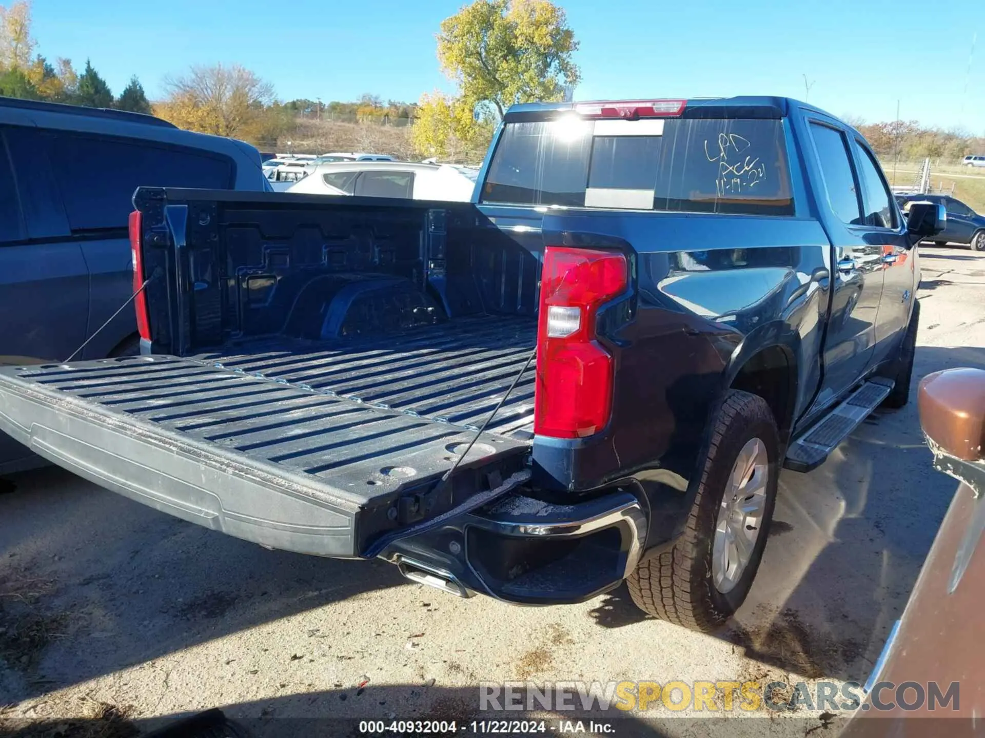 4 Photograph of a damaged car 1GCUDGEDXNZ630296 CHEVROLET SILVERADO 1500 2022