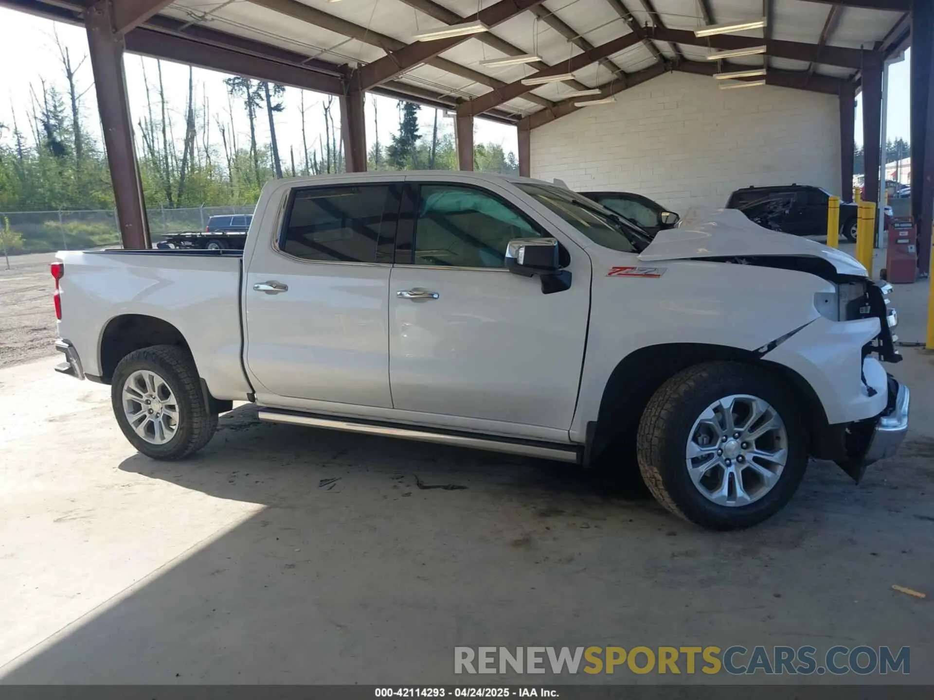 13 Photograph of a damaged car 1GCUDGEL9NZ542475 CHEVROLET SILVERADO 1500 2022