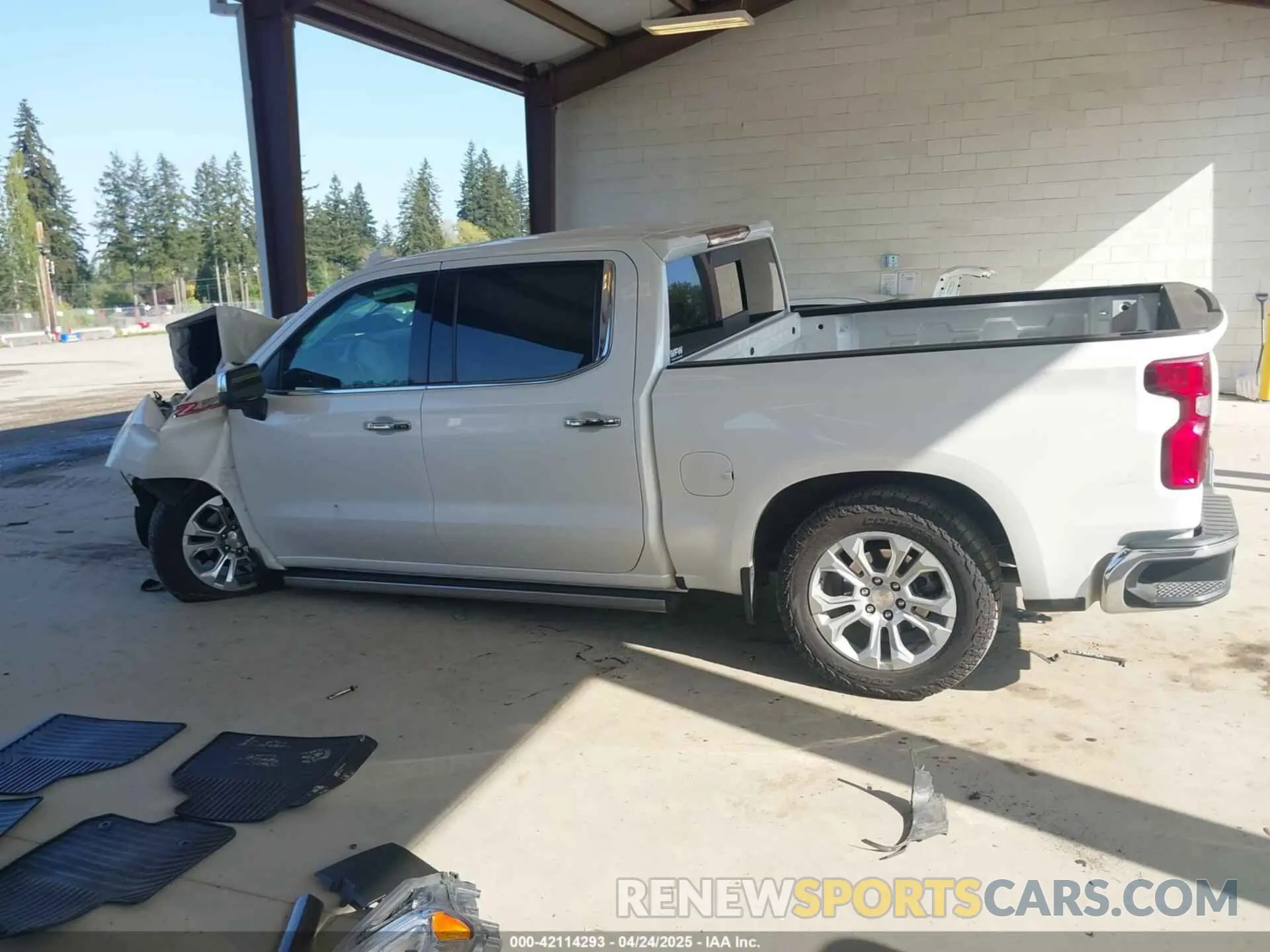 14 Photograph of a damaged car 1GCUDGEL9NZ542475 CHEVROLET SILVERADO 1500 2022