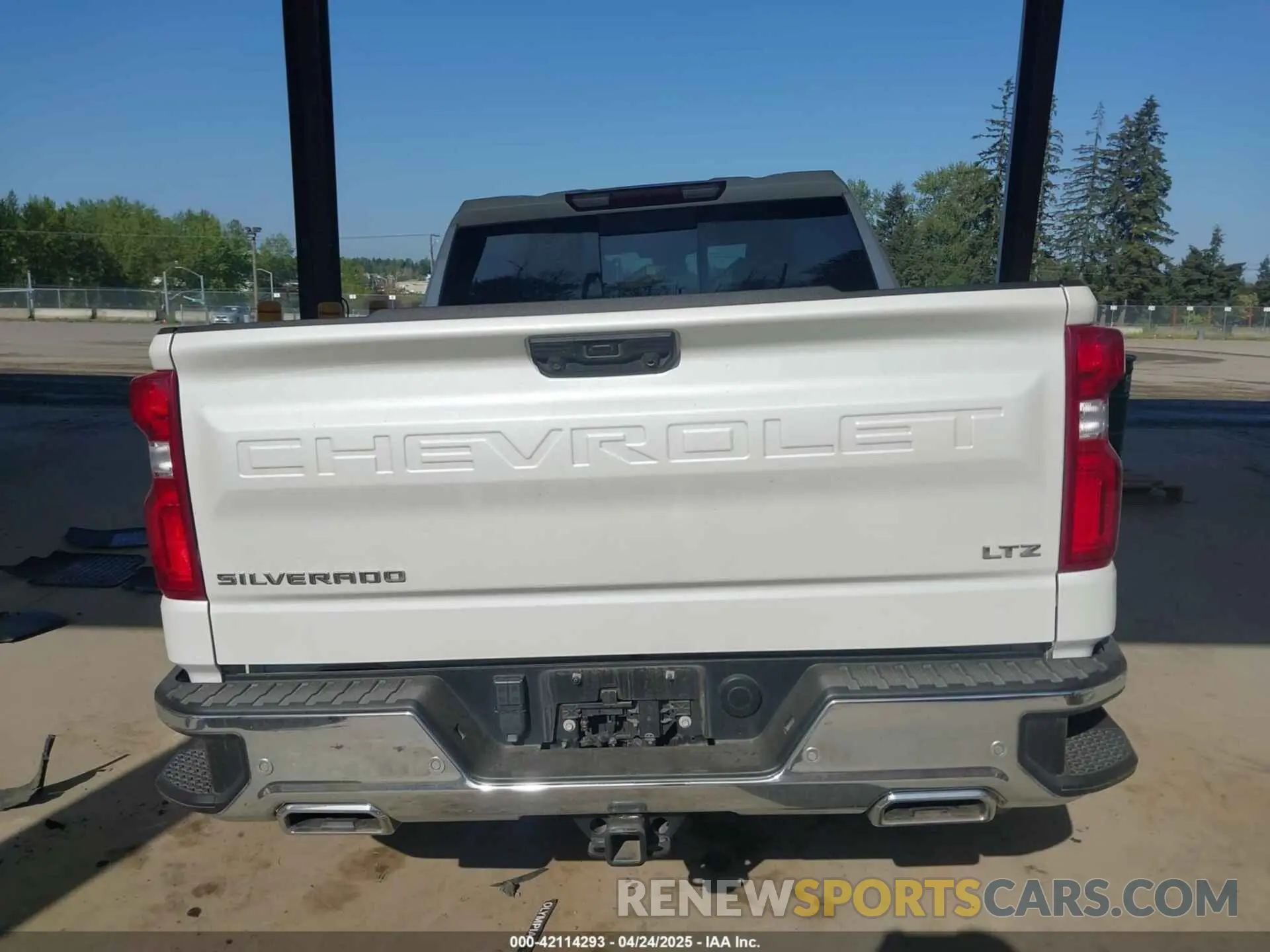 16 Photograph of a damaged car 1GCUDGEL9NZ542475 CHEVROLET SILVERADO 1500 2022