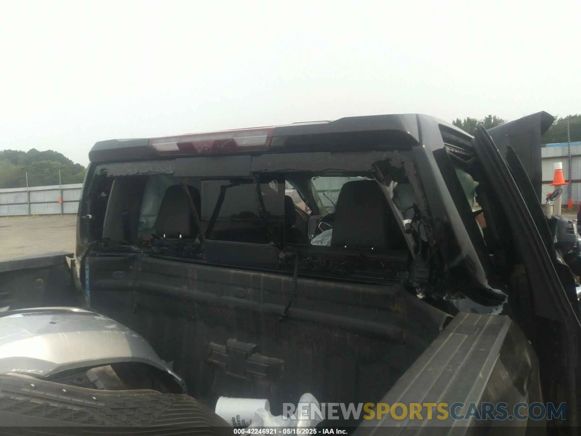 17 Photograph of a damaged car 1GCUDGET9NZ621404 CHEVROLET SILVERADO 1500 2022