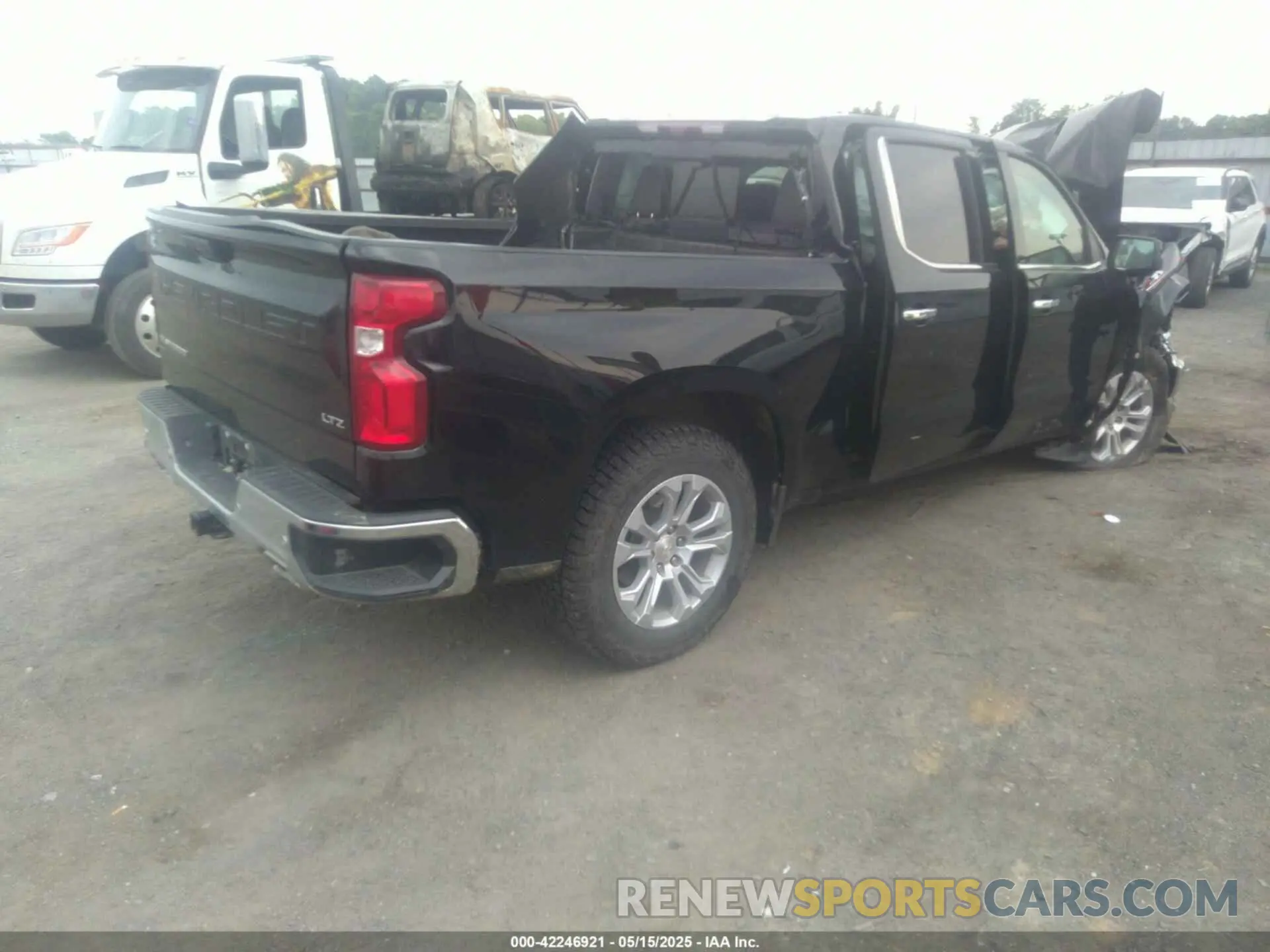 4 Photograph of a damaged car 1GCUDGET9NZ621404 CHEVROLET SILVERADO 1500 2022
