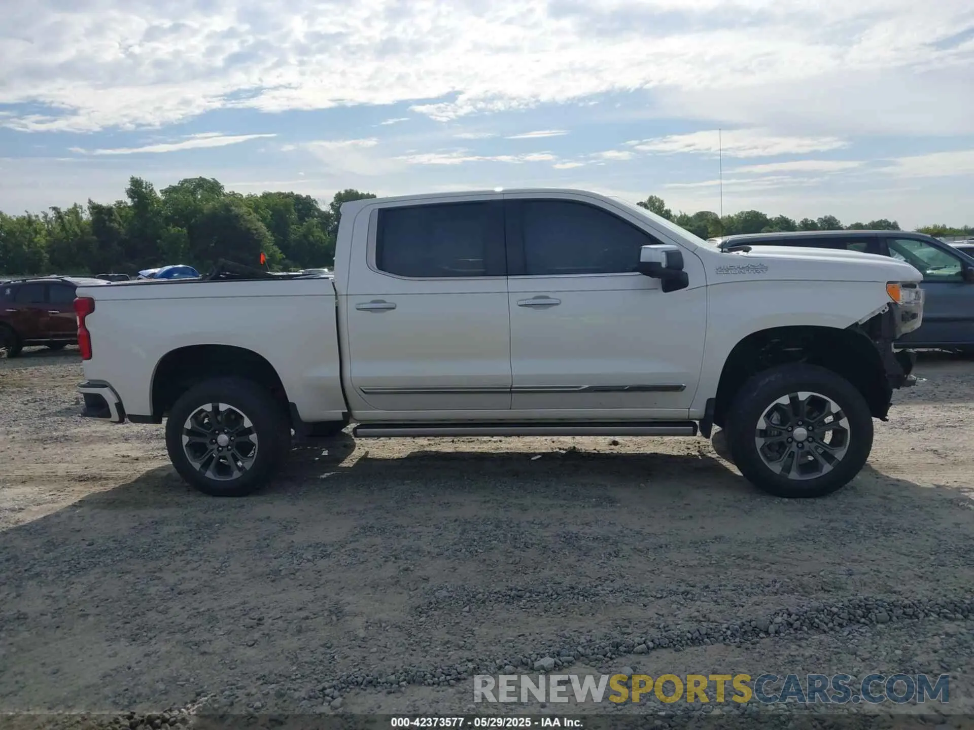 13 Photograph of a damaged car 1GCUDJED7NZ589980 CHEVROLET SILVERADO 1500 2022