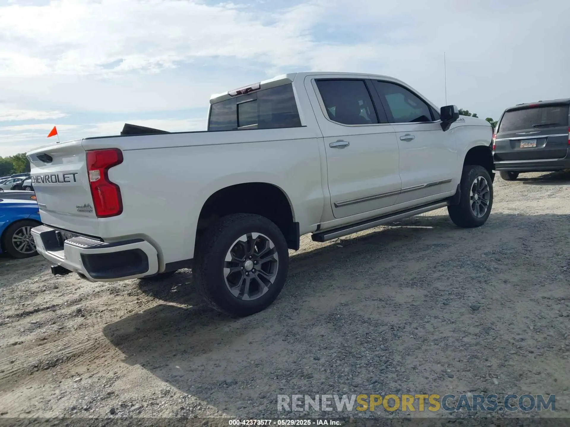 4 Photograph of a damaged car 1GCUDJED7NZ589980 CHEVROLET SILVERADO 1500 2022