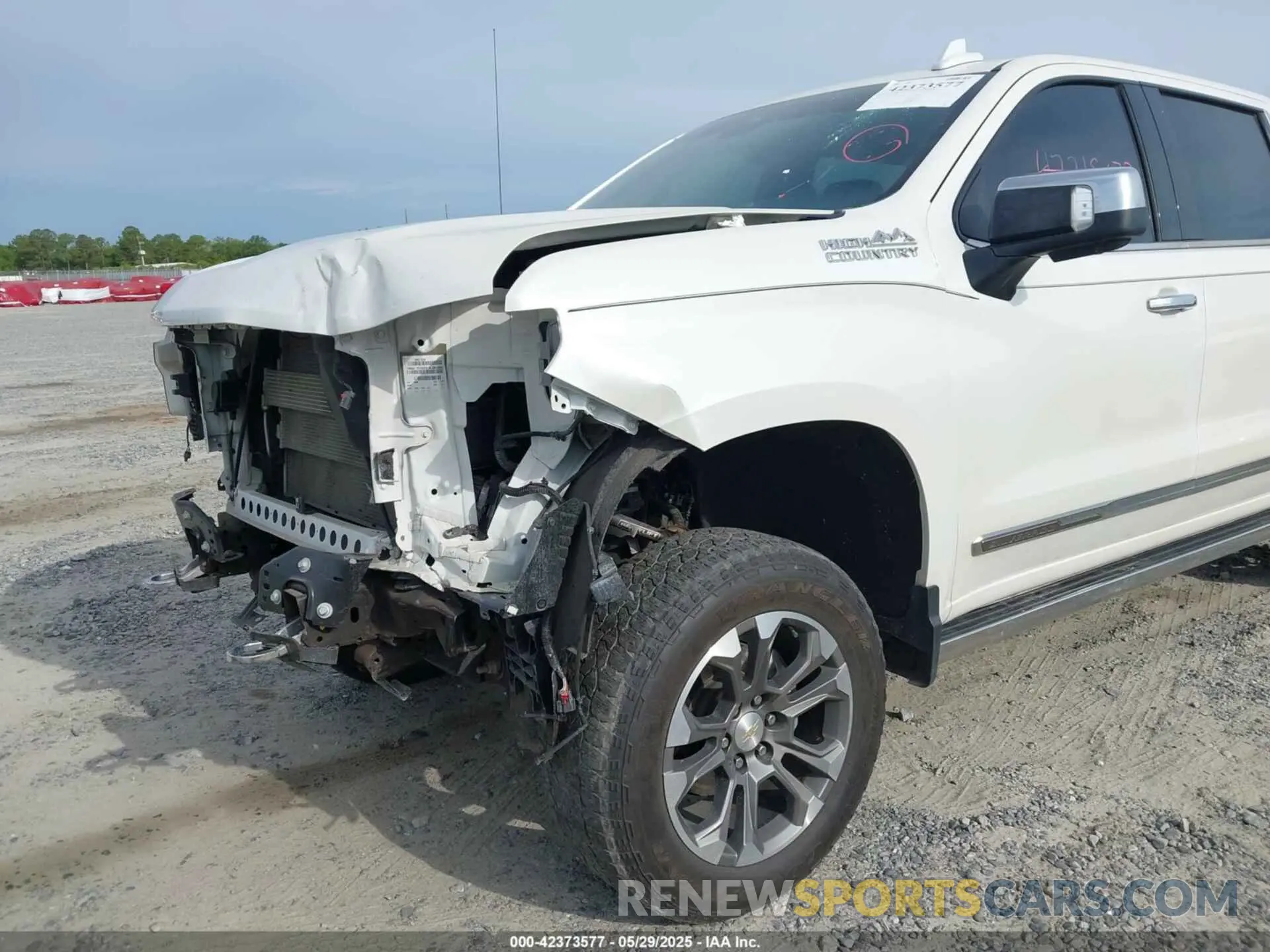 6 Photograph of a damaged car 1GCUDJED7NZ589980 CHEVROLET SILVERADO 1500 2022