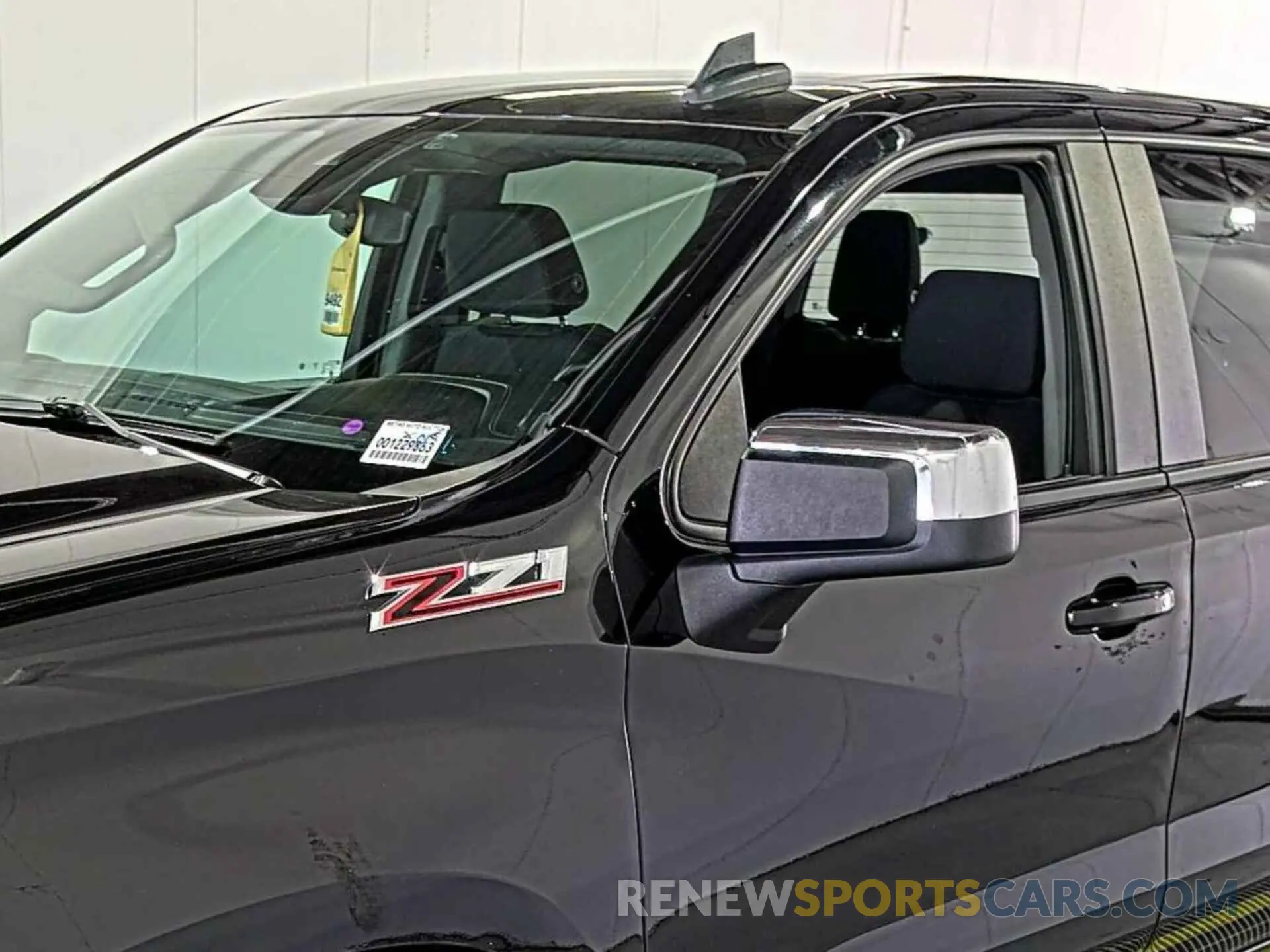 10 Photograph of a damaged car 2GCUDDEDXN1515897 CHEVROLET SILVERADO 1500 2022