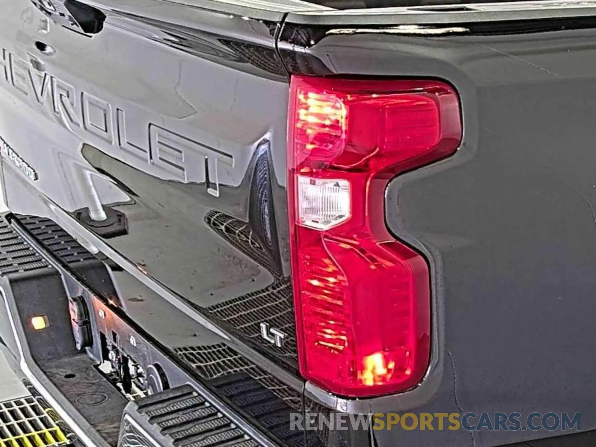 12 Photograph of a damaged car 2GCUDDEDXN1515897 CHEVROLET SILVERADO 1500 2022