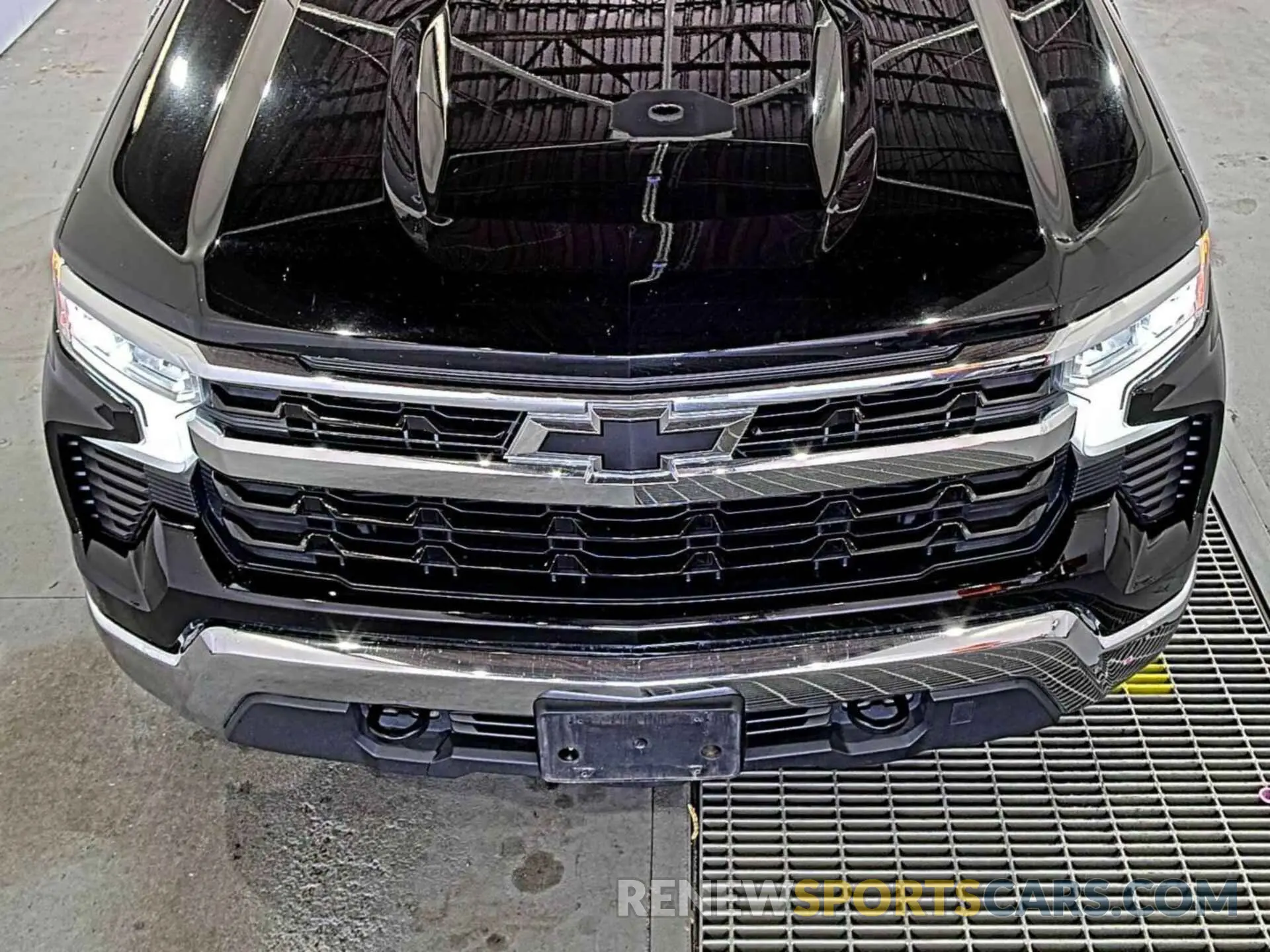 13 Photograph of a damaged car 2GCUDDEDXN1515897 CHEVROLET SILVERADO 1500 2022