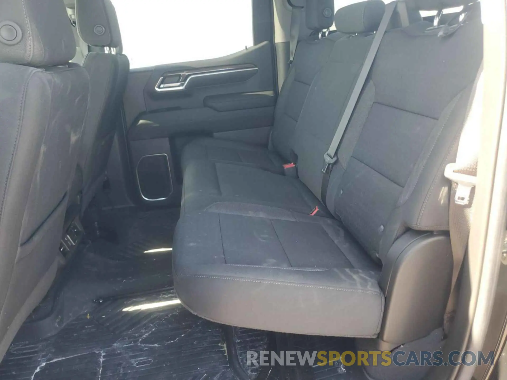 16 Photograph of a damaged car 2GCUDDEDXN1515897 CHEVROLET SILVERADO 1500 2022