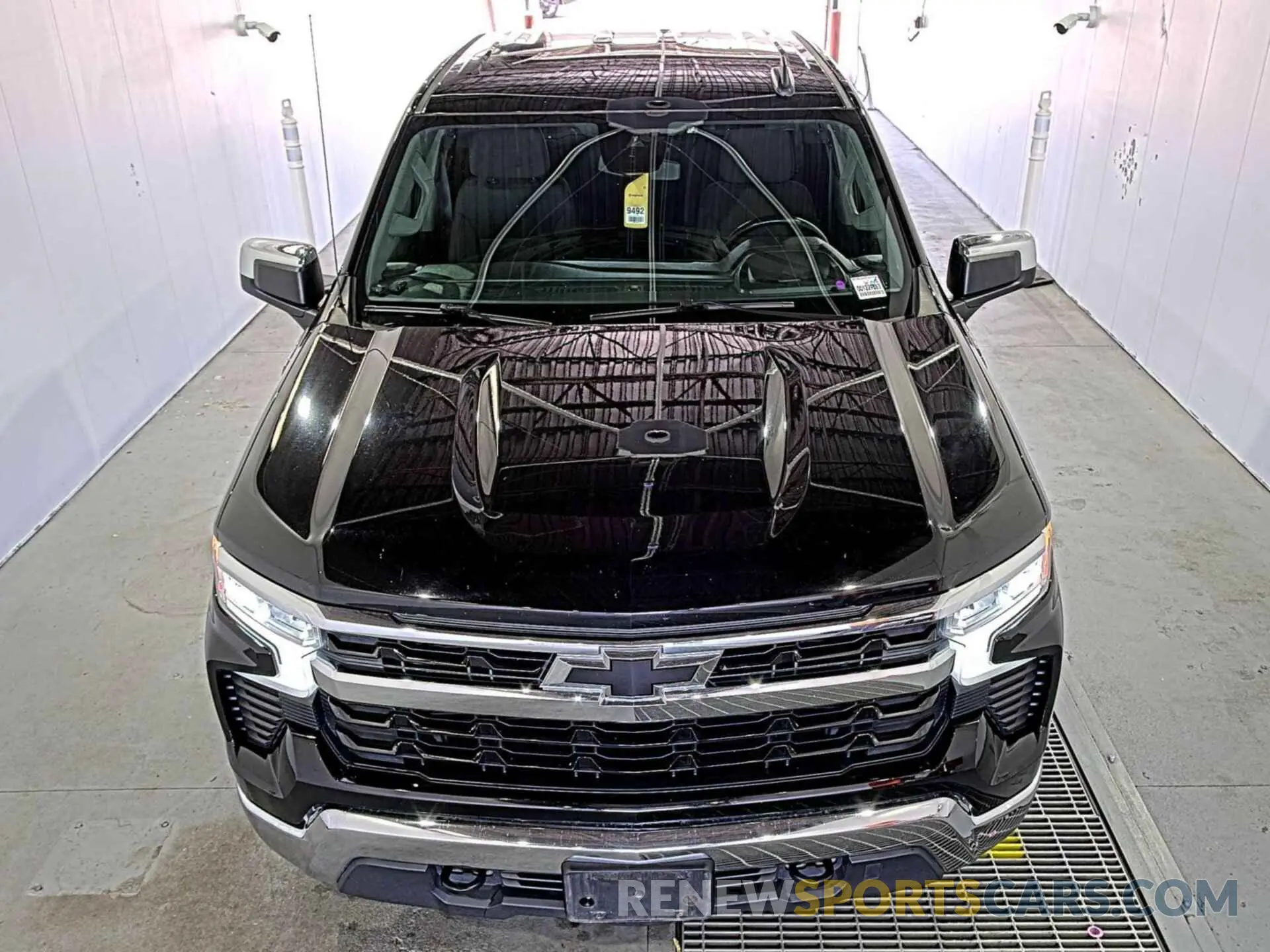 18 Photograph of a damaged car 2GCUDDEDXN1515897 CHEVROLET SILVERADO 1500 2022