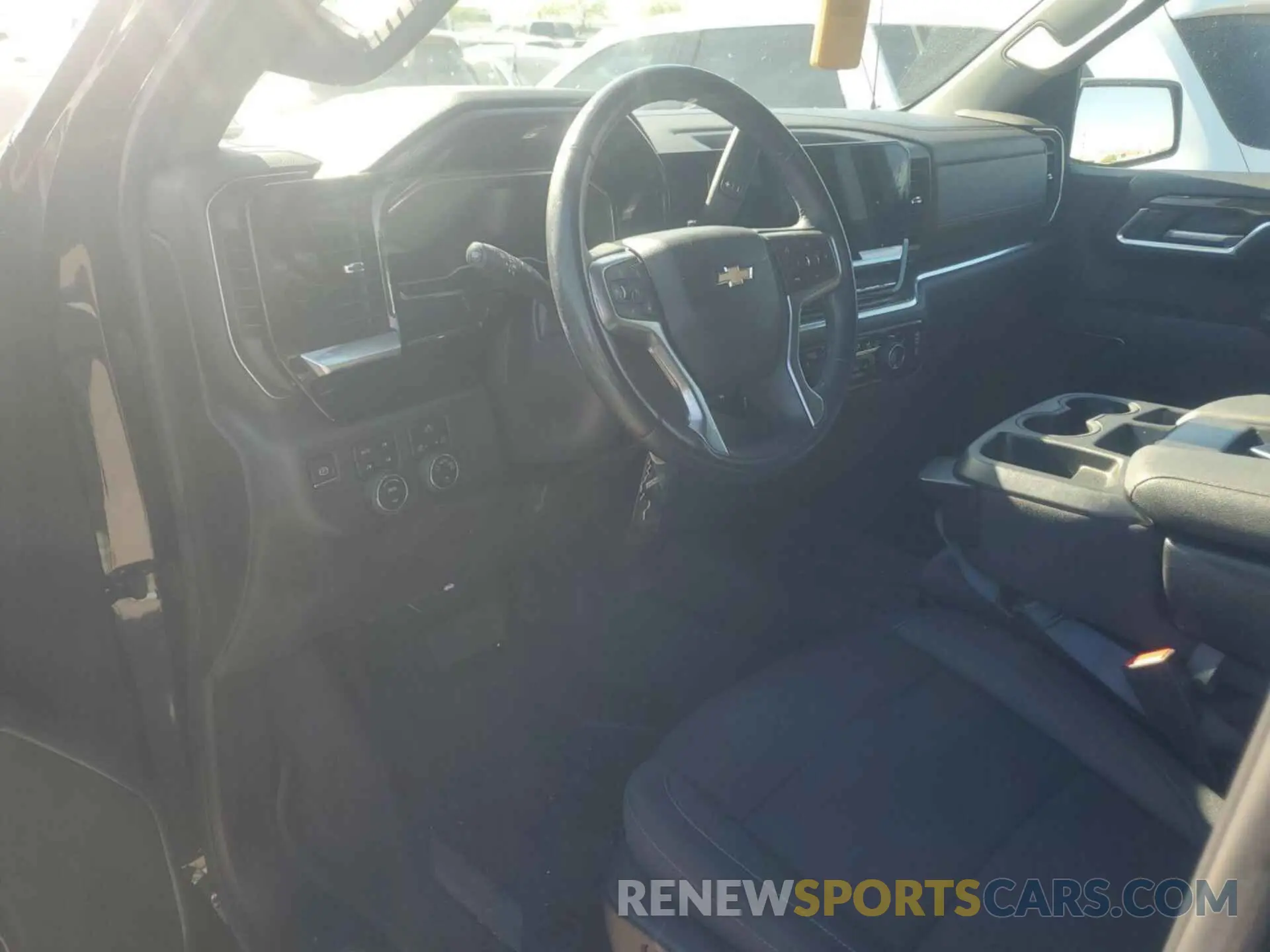 19 Photograph of a damaged car 2GCUDDEDXN1515897 CHEVROLET SILVERADO 1500 2022