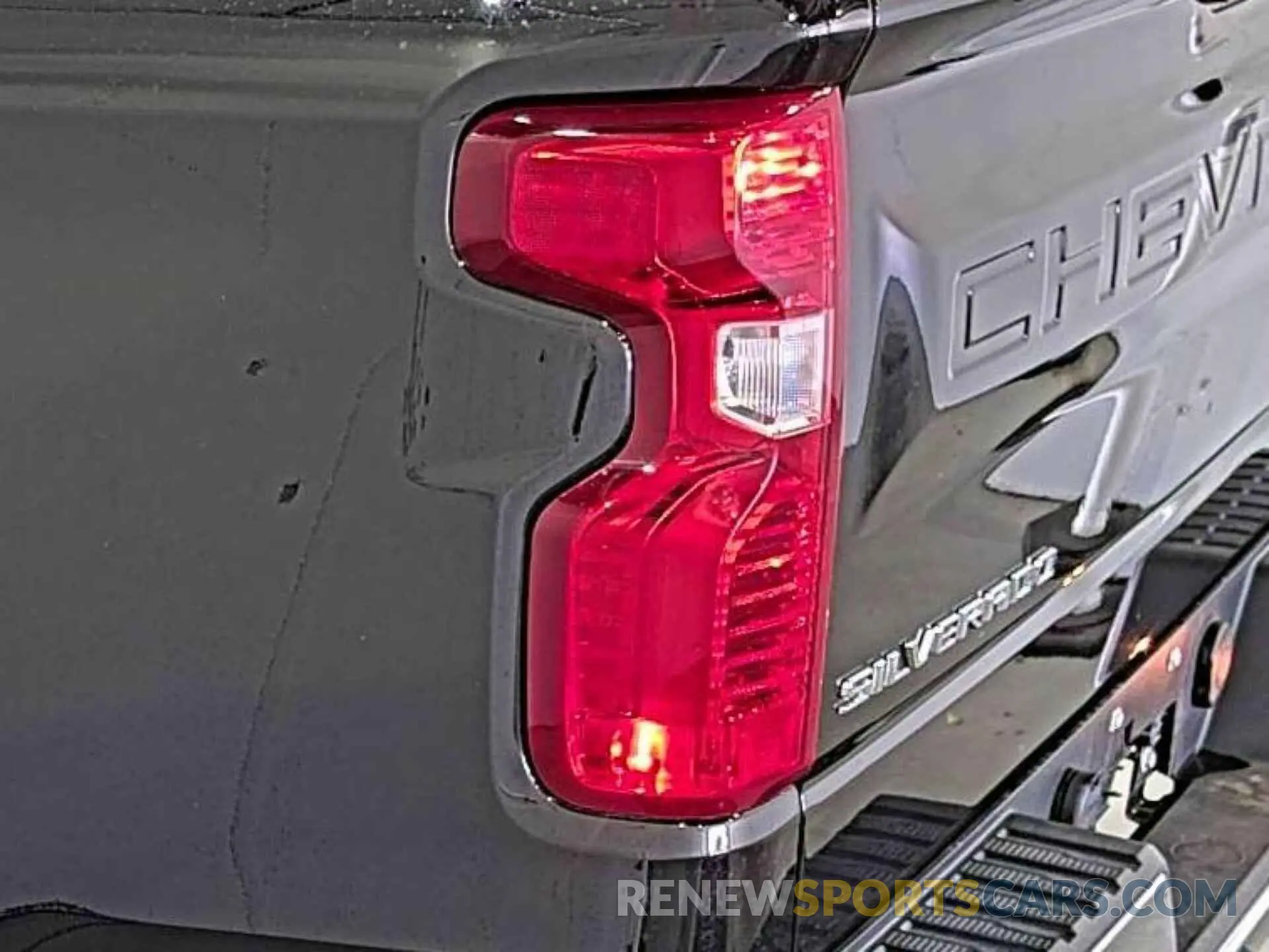 3 Photograph of a damaged car 2GCUDDEDXN1515897 CHEVROLET SILVERADO 1500 2022
