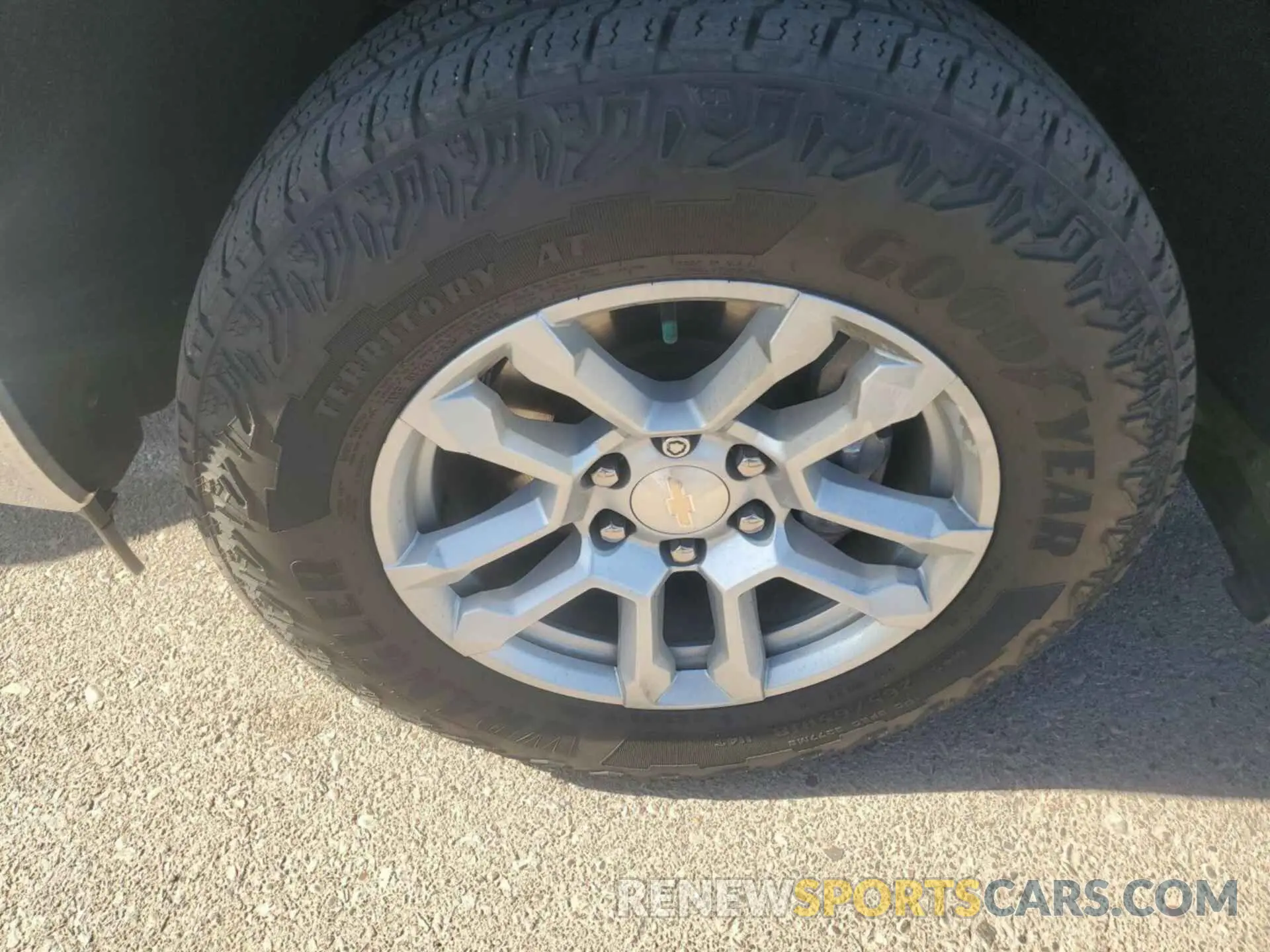 6 Photograph of a damaged car 2GCUDDEDXN1515897 CHEVROLET SILVERADO 1500 2022