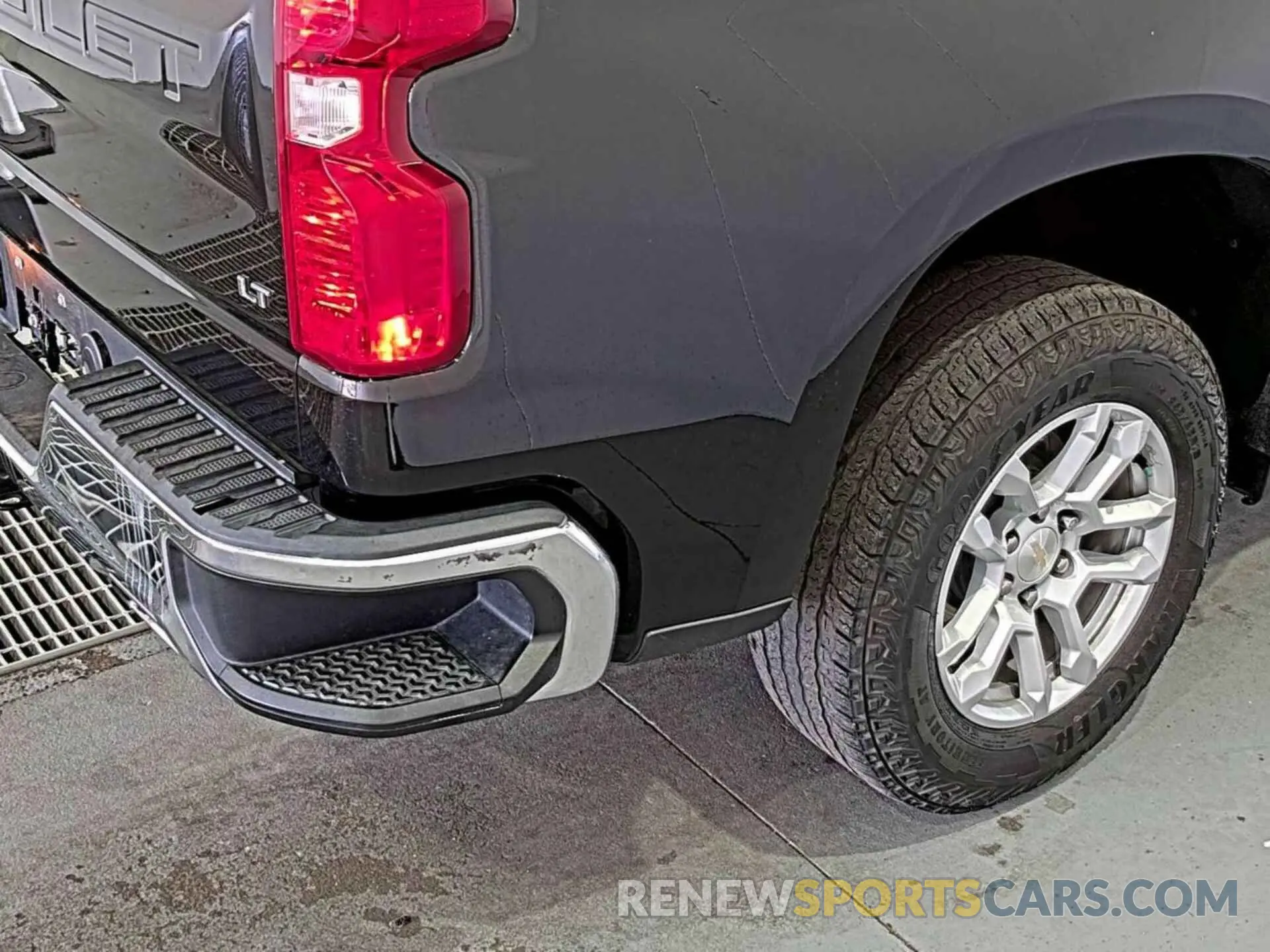 7 Photograph of a damaged car 2GCUDDEDXN1515897 CHEVROLET SILVERADO 1500 2022