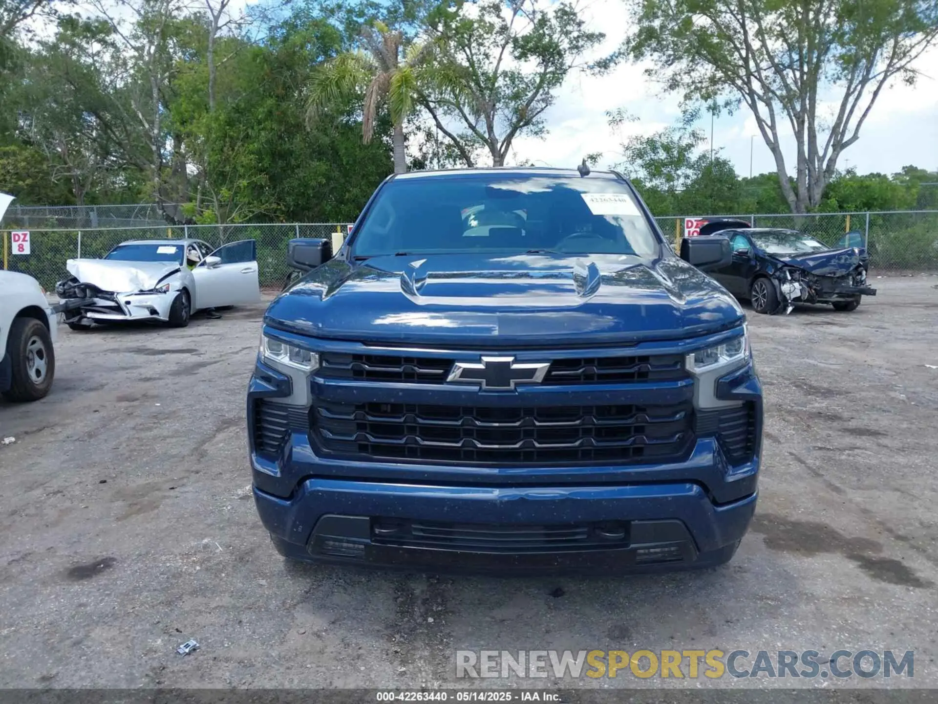 12 Photograph of a damaged car 2GCUDEED0N1503392 CHEVROLET SILVERADO 1500 2022
