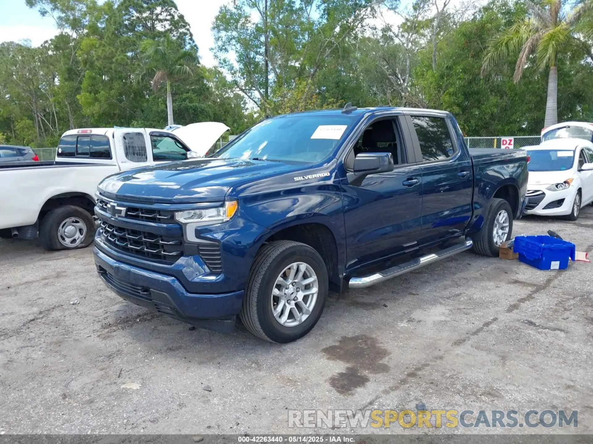 2 Photograph of a damaged car 2GCUDEED0N1503392 CHEVROLET SILVERADO 1500 2022