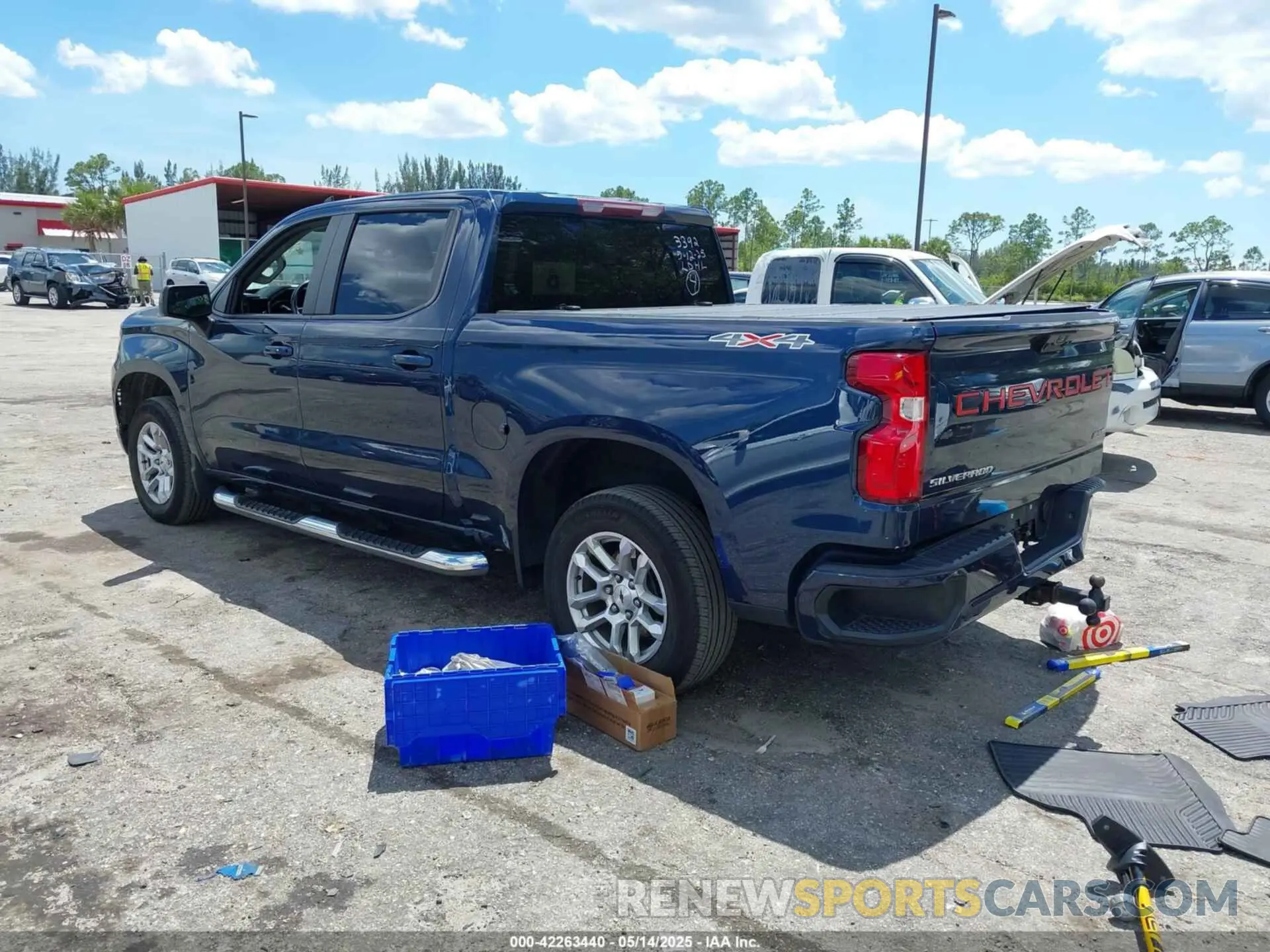 3 Photograph of a damaged car 2GCUDEED0N1503392 CHEVROLET SILVERADO 1500 2022