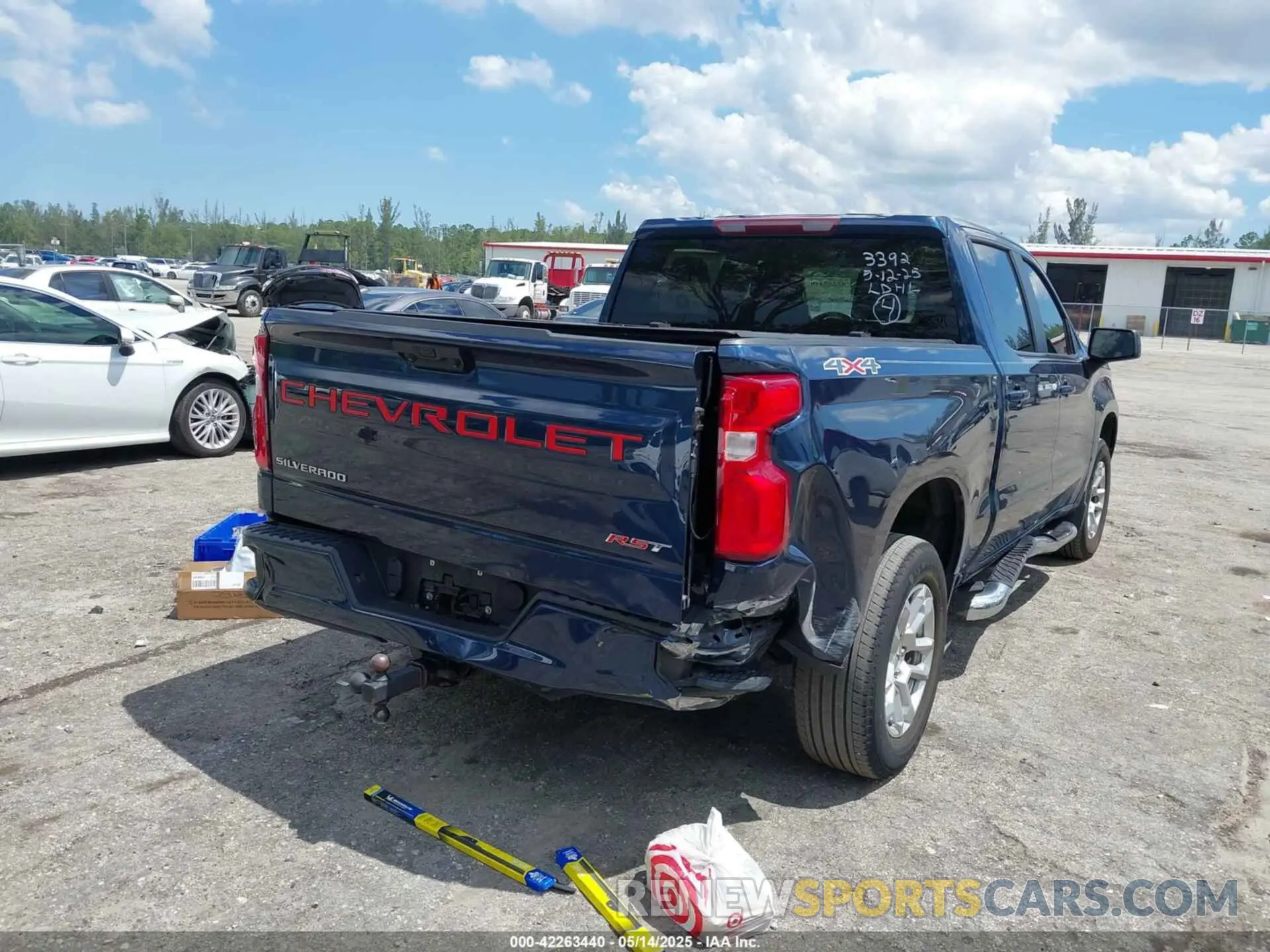 6 Photograph of a damaged car 2GCUDEED0N1503392 CHEVROLET SILVERADO 1500 2022