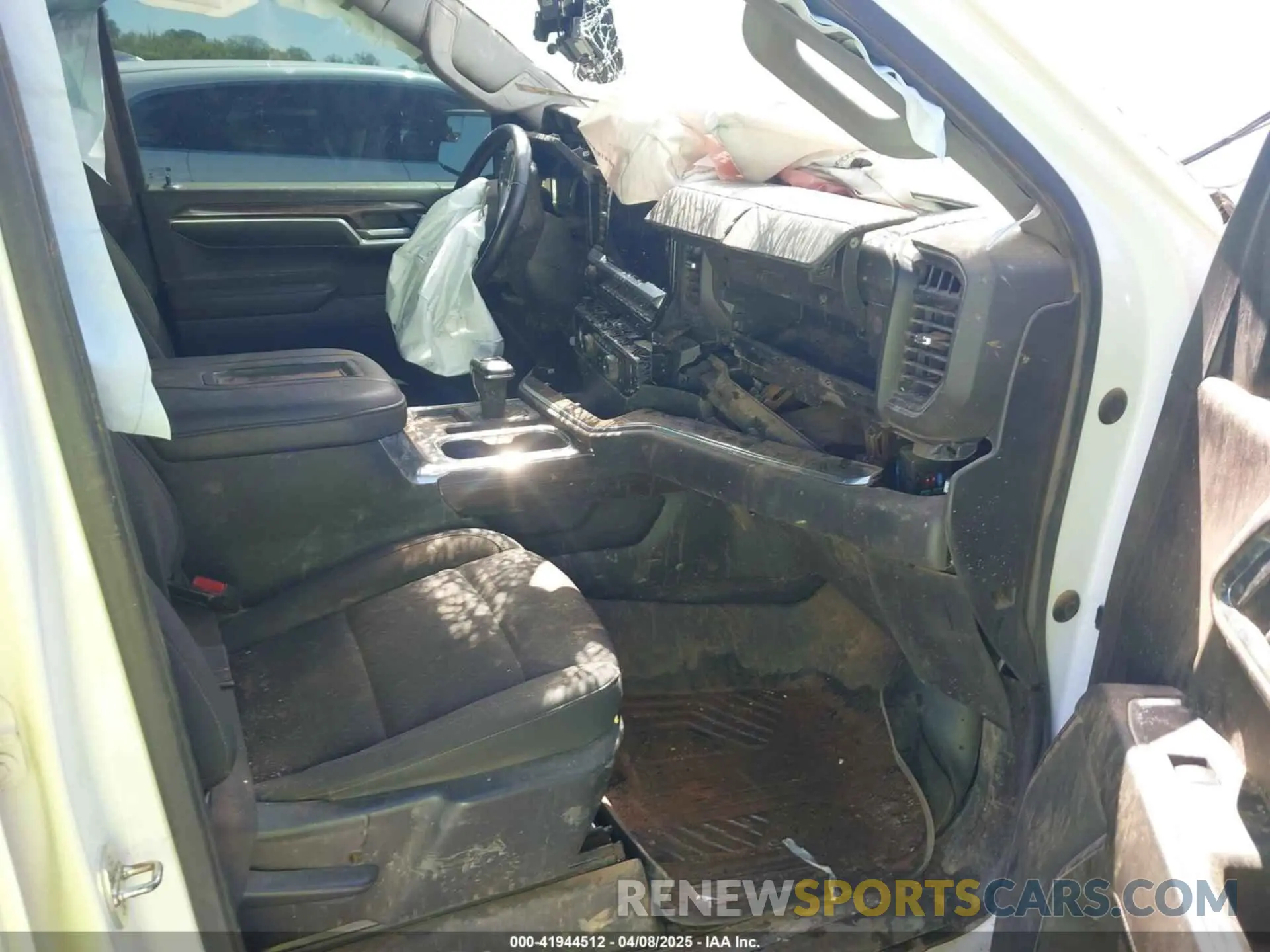 5 Photograph of a damaged car 2GCUDEED2N1519237 CHEVROLET SILVERADO 1500 2022