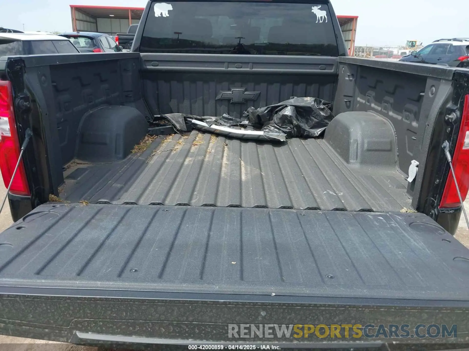 13 Photograph of a damaged car 2GCUDGED1N1518463 CHEVROLET SILVERADO 1500 2022