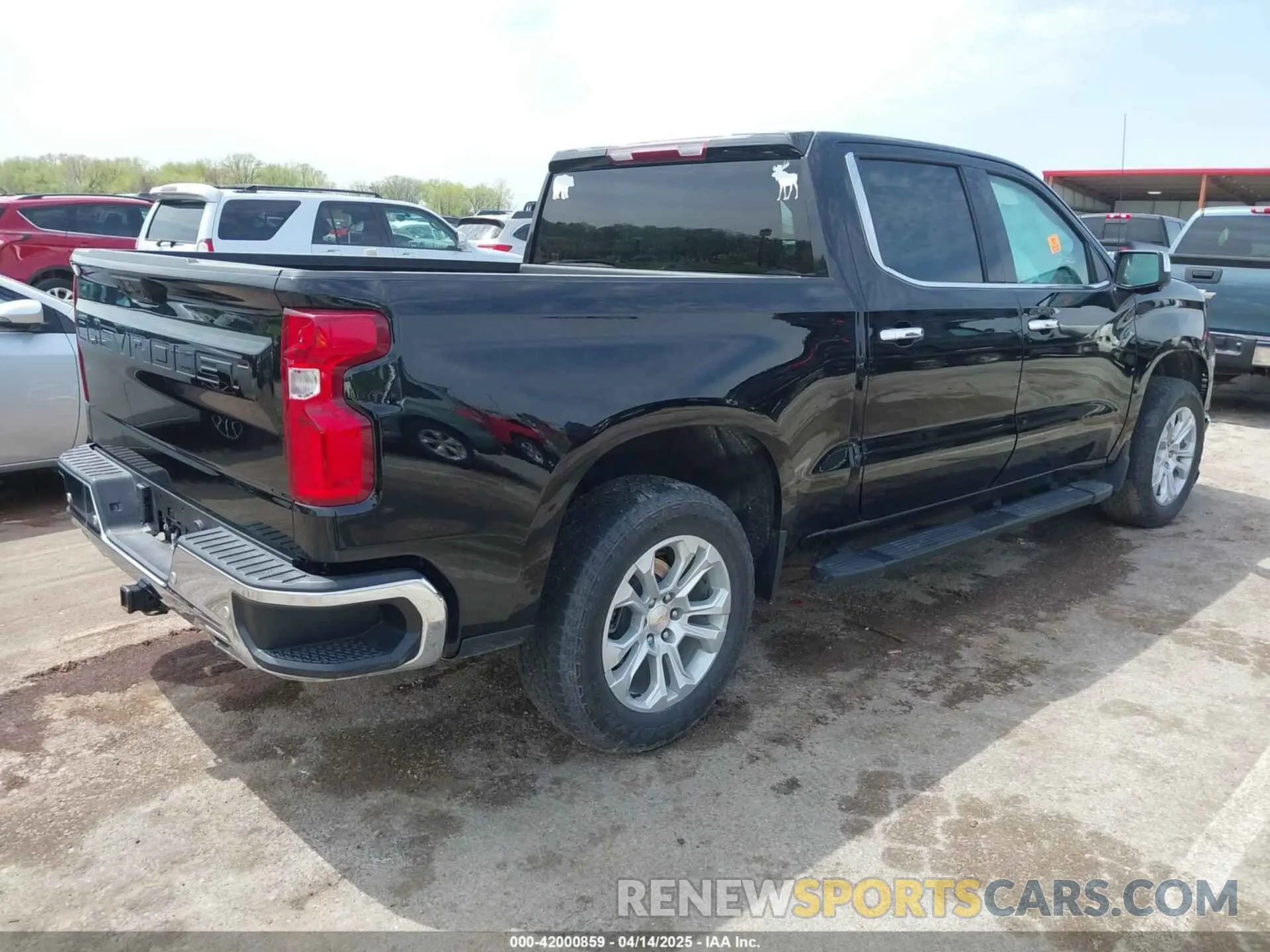 4 Photograph of a damaged car 2GCUDGED1N1518463 CHEVROLET SILVERADO 1500 2022
