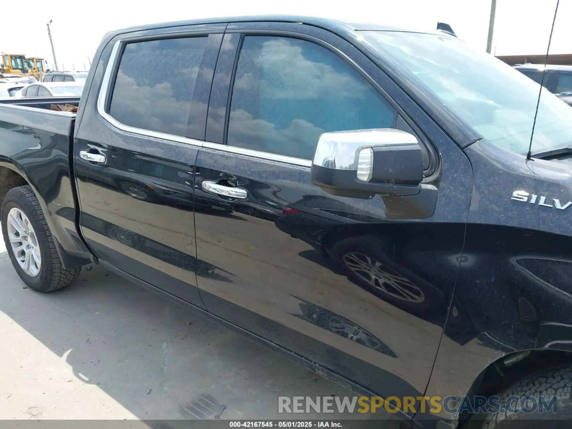 13 Photograph of a damaged car 2GCUDGED5N1513606 CHEVROLET SILVERADO 1500 2022