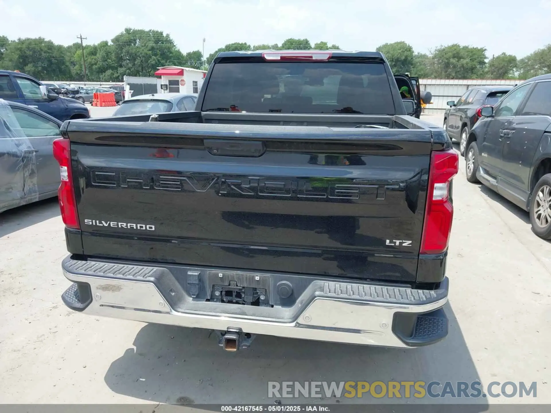 16 Photograph of a damaged car 2GCUDGED5N1513606 CHEVROLET SILVERADO 1500 2022