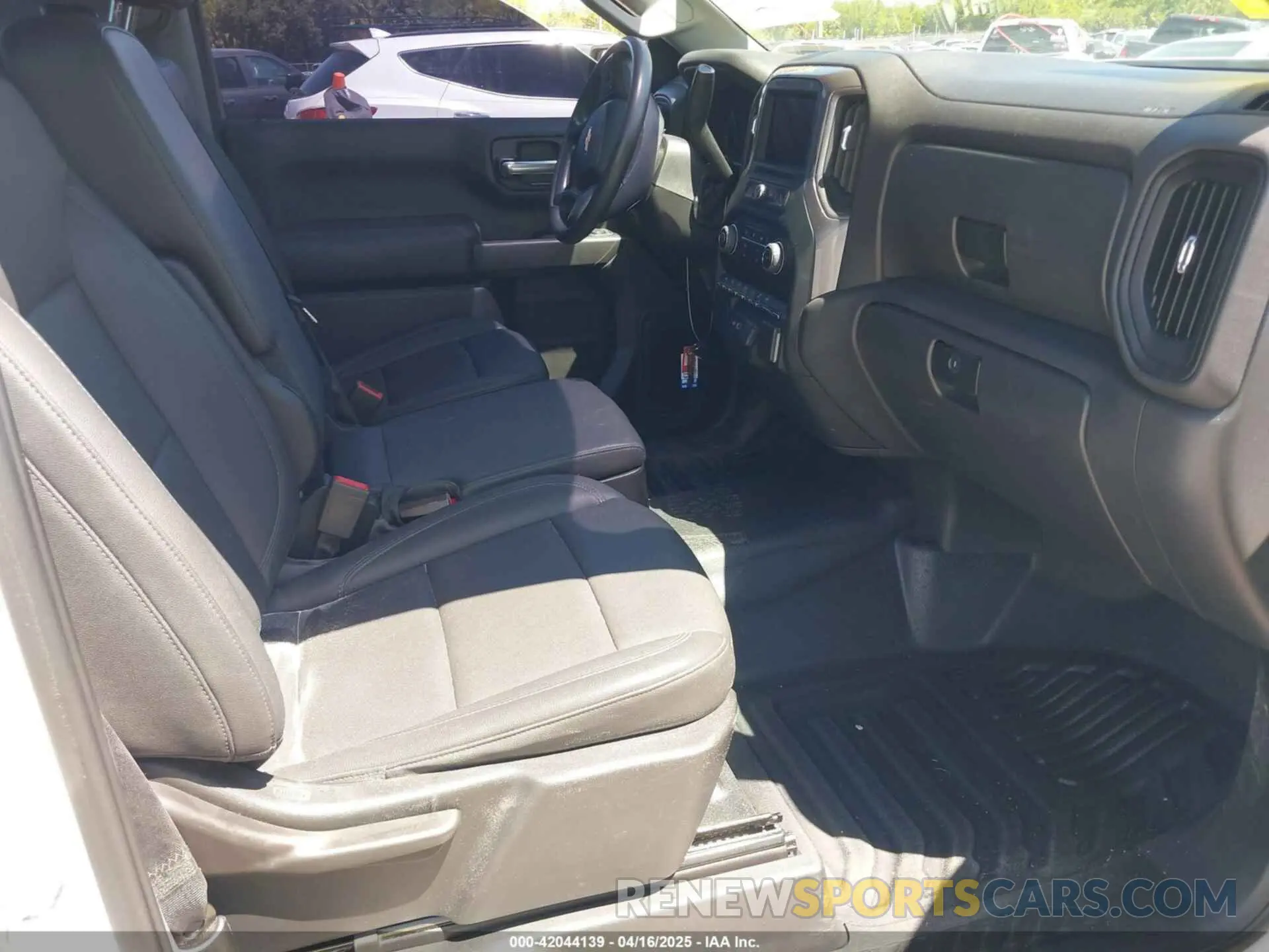 5 Photograph of a damaged car 3GCNAAEK6NG566881 CHEVROLET SILVERADO 1500 2022