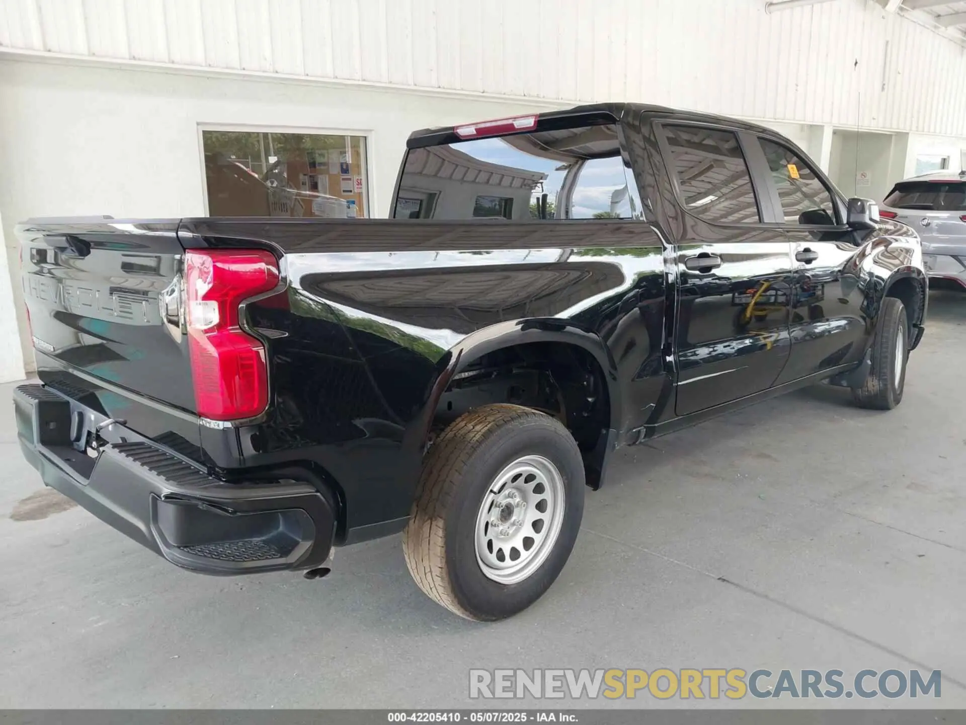 4 Photograph of a damaged car 3GCPAAEK8NG605513 CHEVROLET SILVERADO 1500 2022