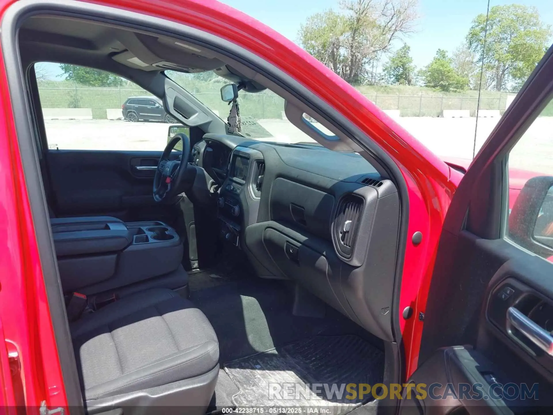 5 Photograph of a damaged car 3GCPDBEK2NG572778 CHEVROLET SILVERADO 1500 2022