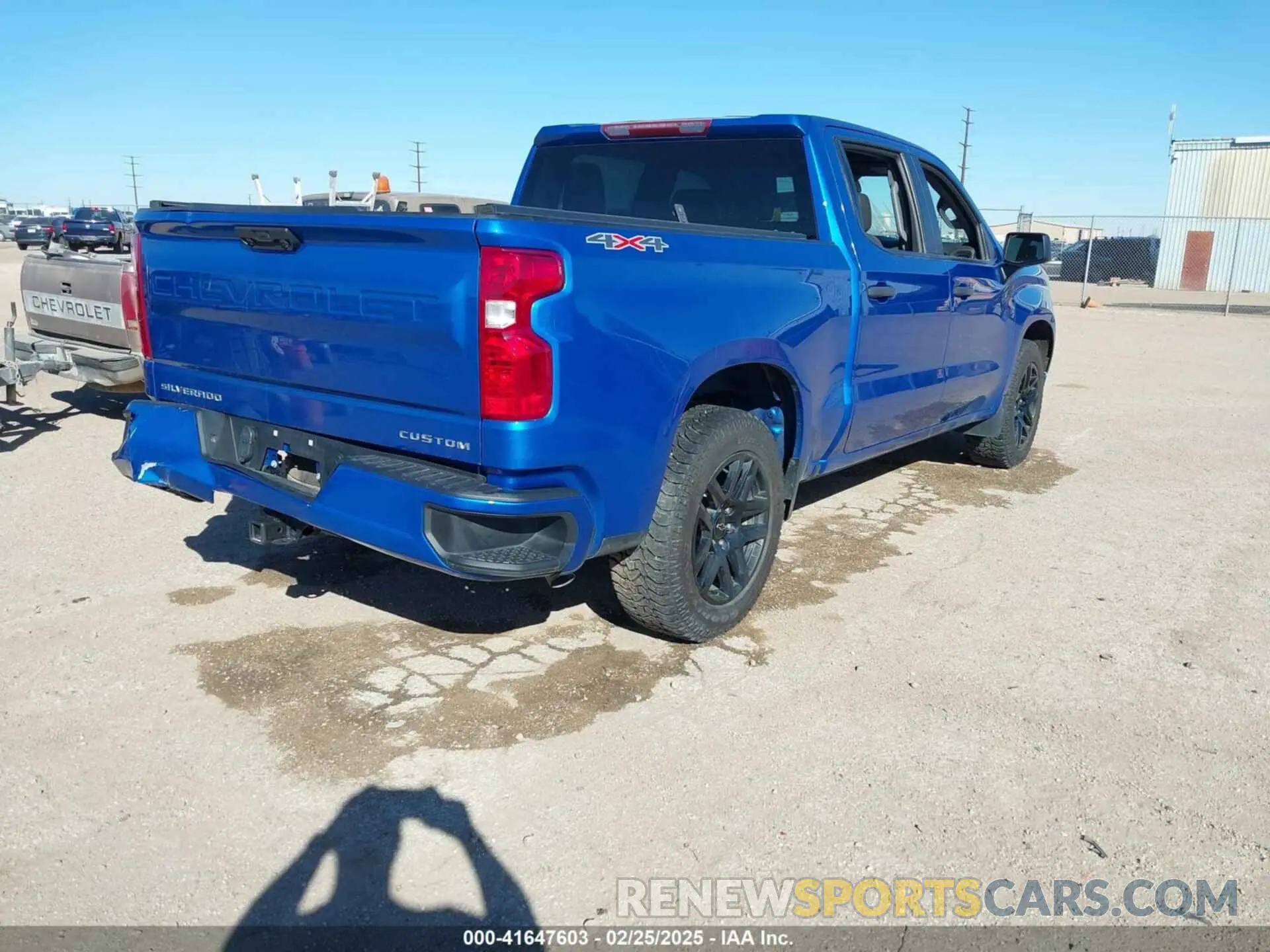 4 Photograph of a damaged car 3GCPDBEK3NG631658 CHEVROLET SILVERADO 1500 2022