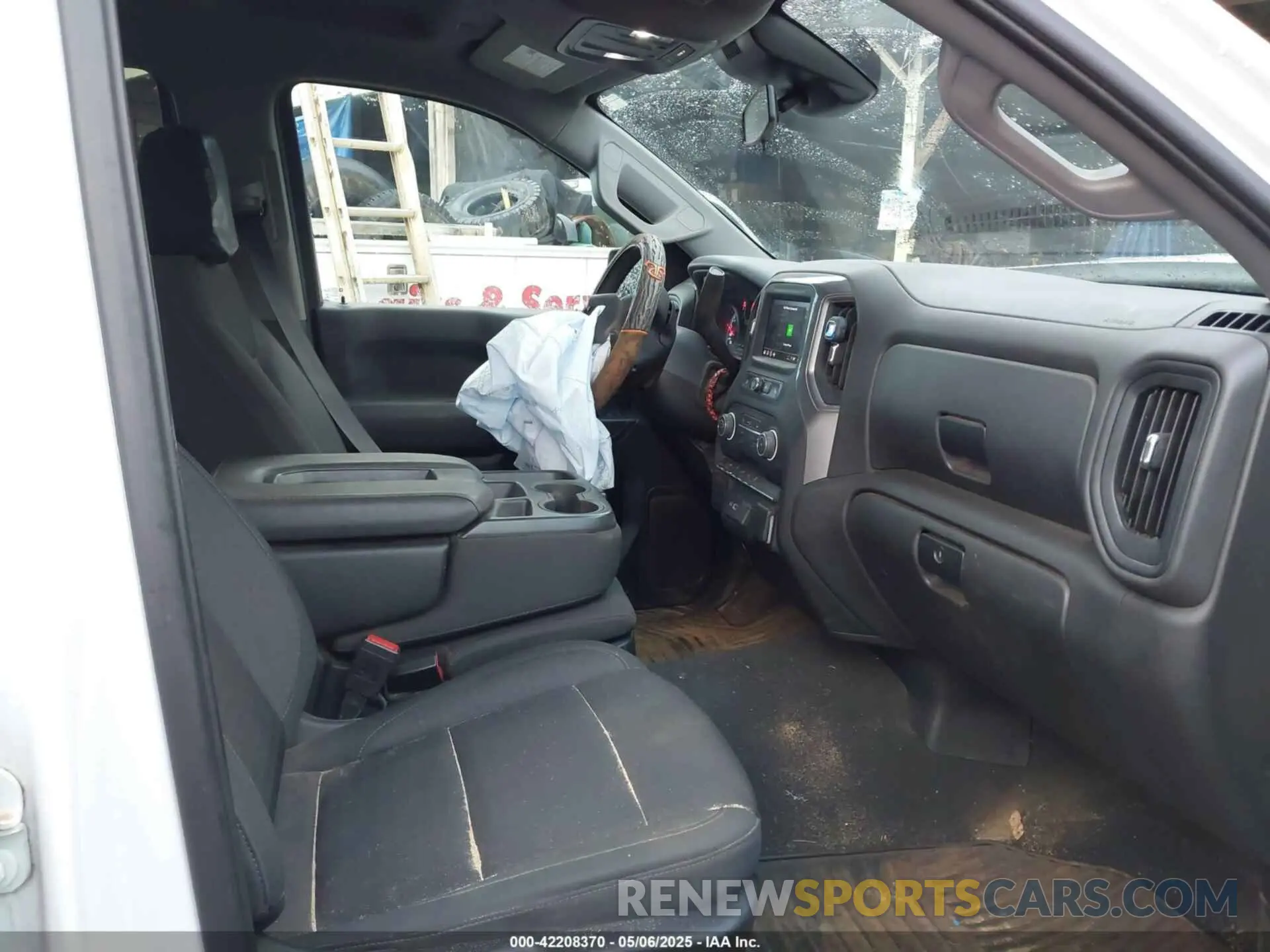 5 Photograph of a damaged car 3GCPDBEK8NG657348 CHEVROLET SILVERADO 1500 2022