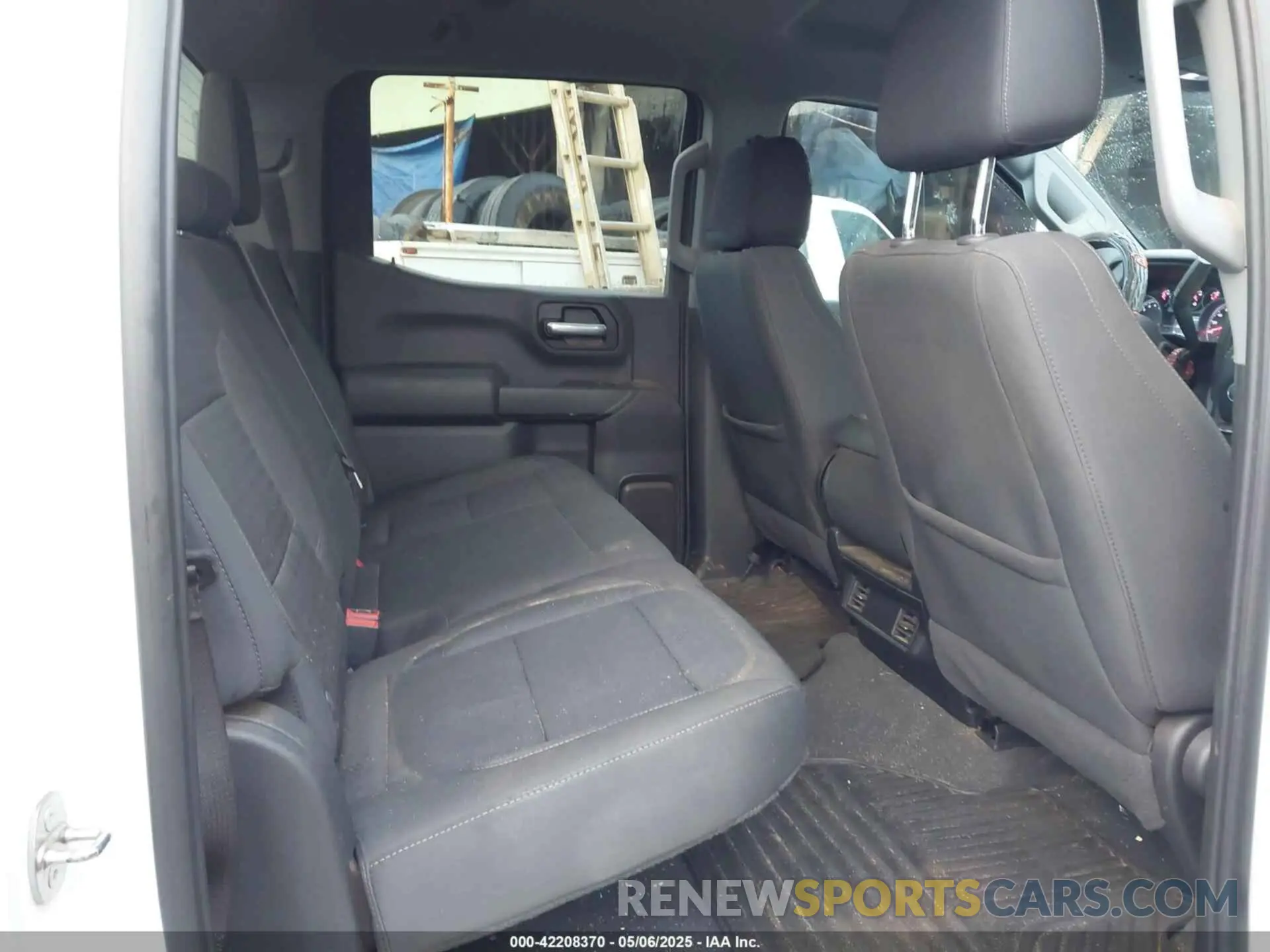 8 Photograph of a damaged car 3GCPDBEK8NG657348 CHEVROLET SILVERADO 1500 2022