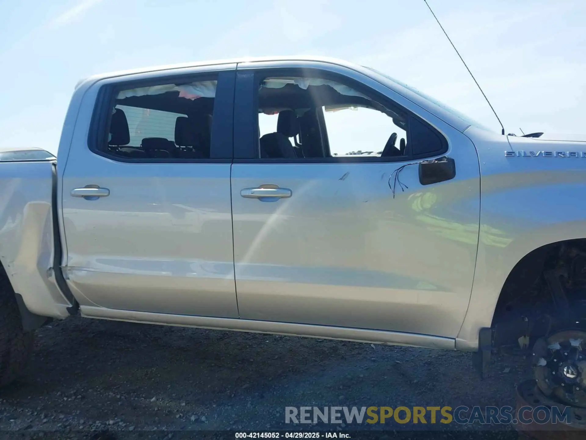 12 Photograph of a damaged car 3GCPDDEK8NG556144 CHEVROLET SILVERADO 1500 2022