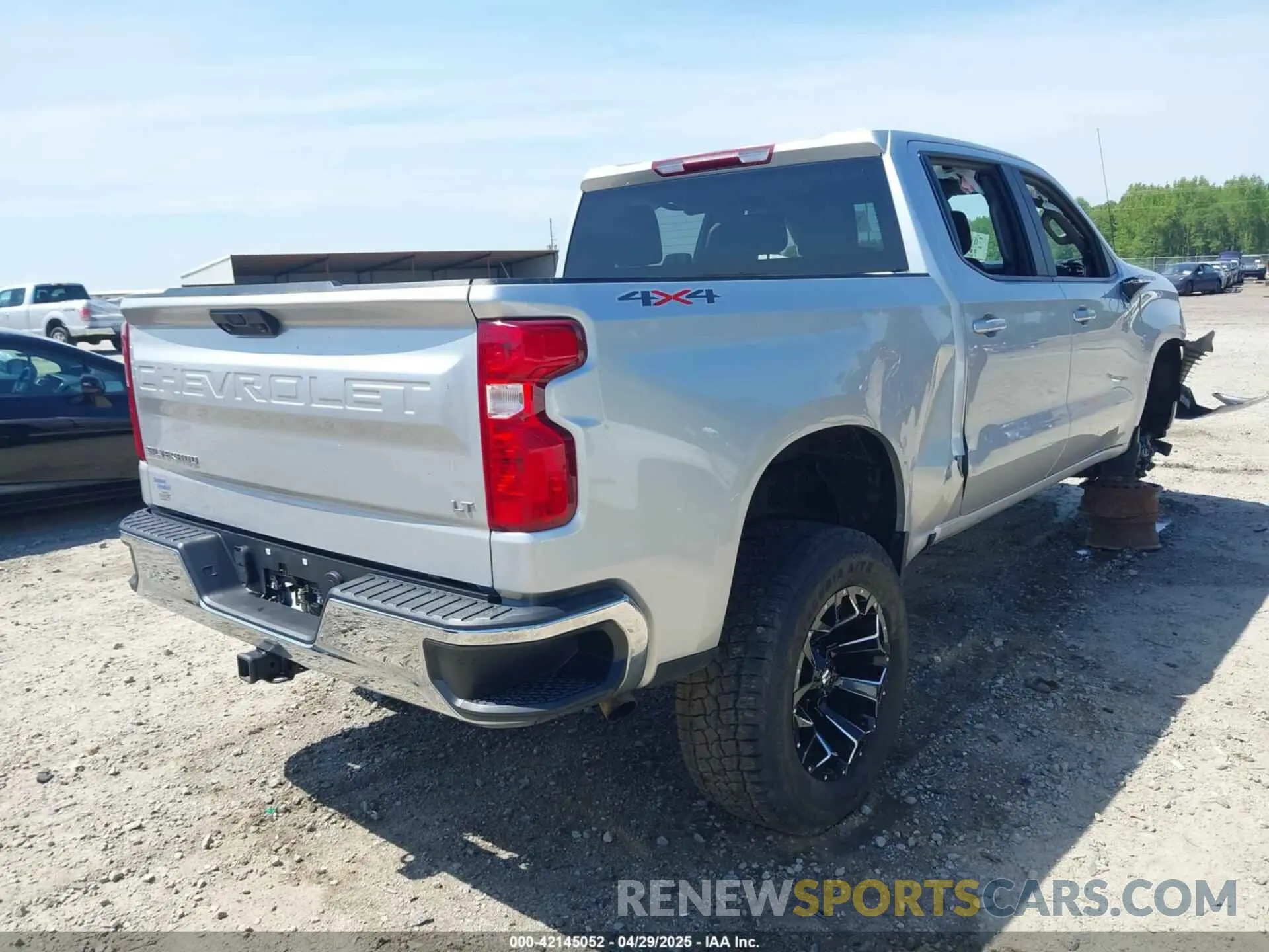 4 Photograph of a damaged car 3GCPDDEK8NG556144 CHEVROLET SILVERADO 1500 2022