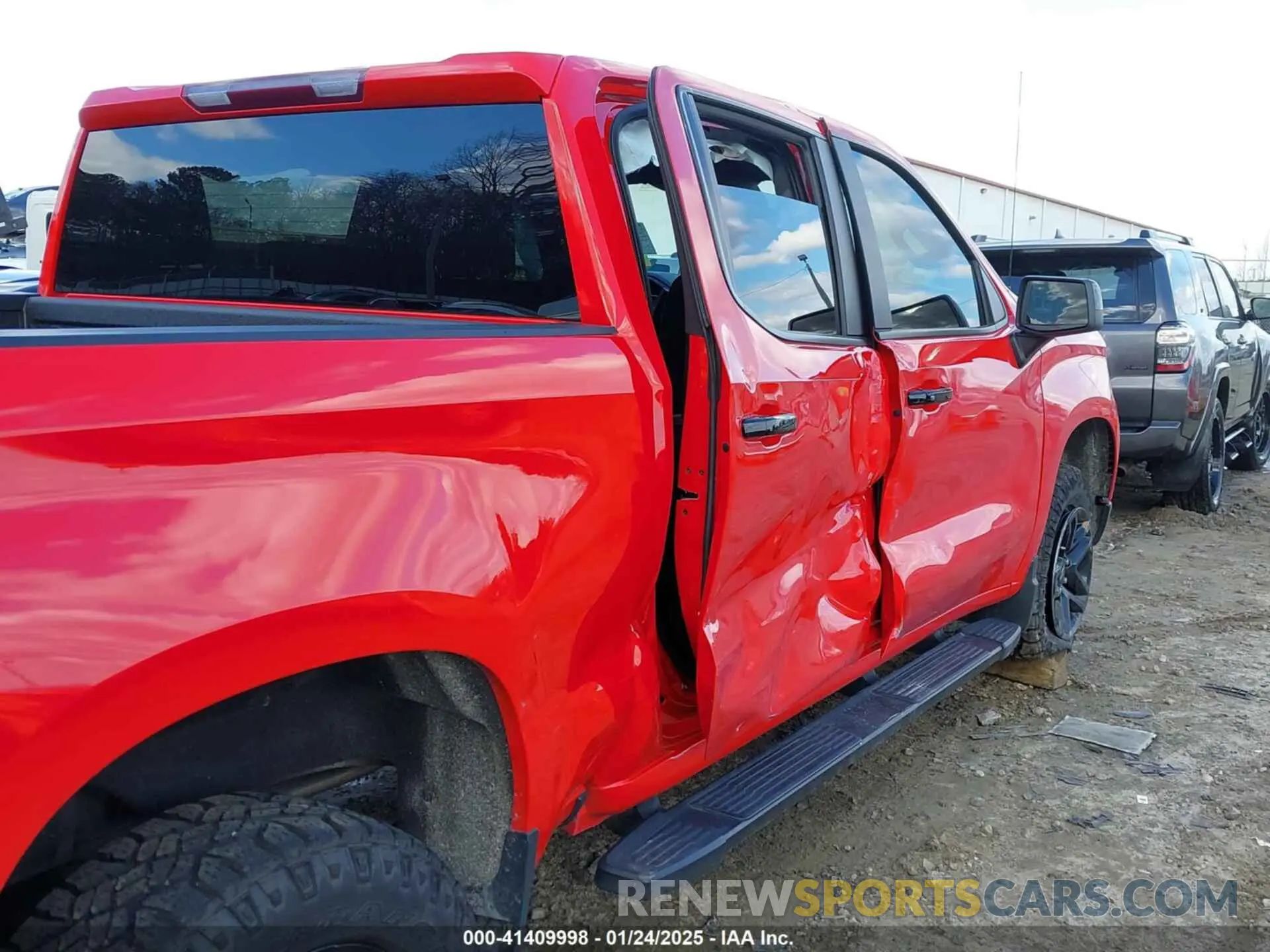 18 Photograph of a damaged car 3GCPDFEK9NG648651 CHEVROLET SILVERADO 1500 2022