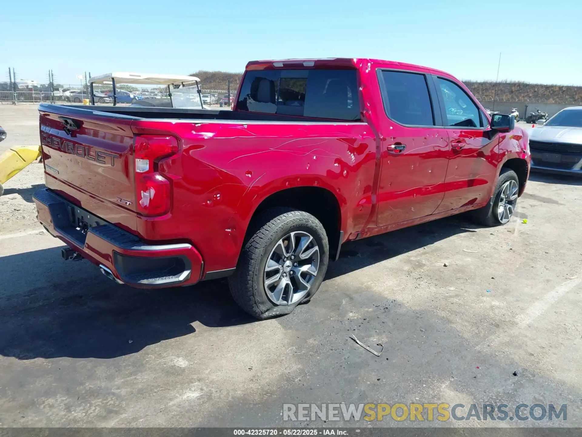 4 Photograph of a damaged car 3GCUDEED1NG600933 CHEVROLET SILVERADO 1500 2022