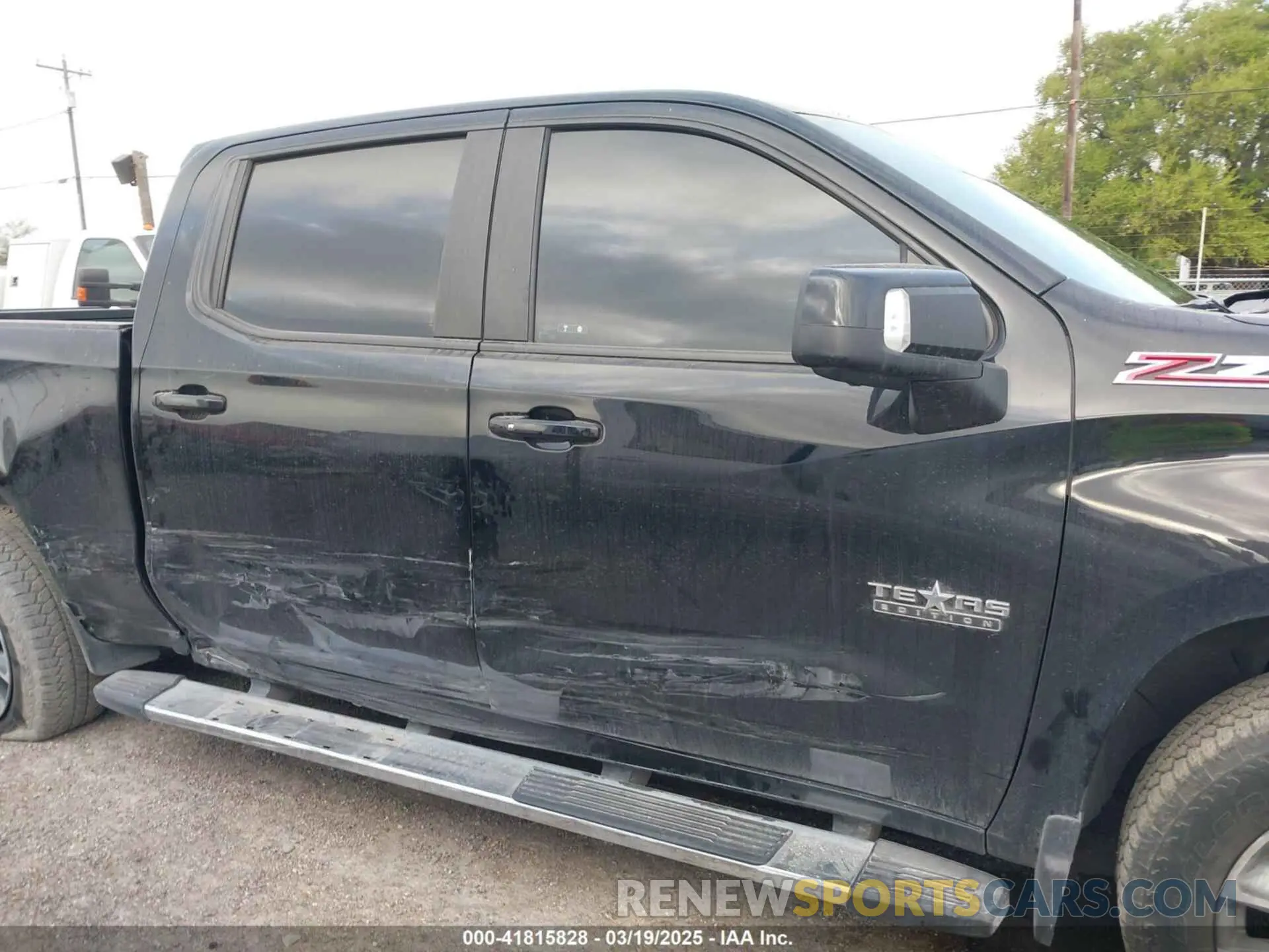 13 Photograph of a damaged car 3GCUDEET1NG684999 CHEVROLET SILVERADO 1500 2022