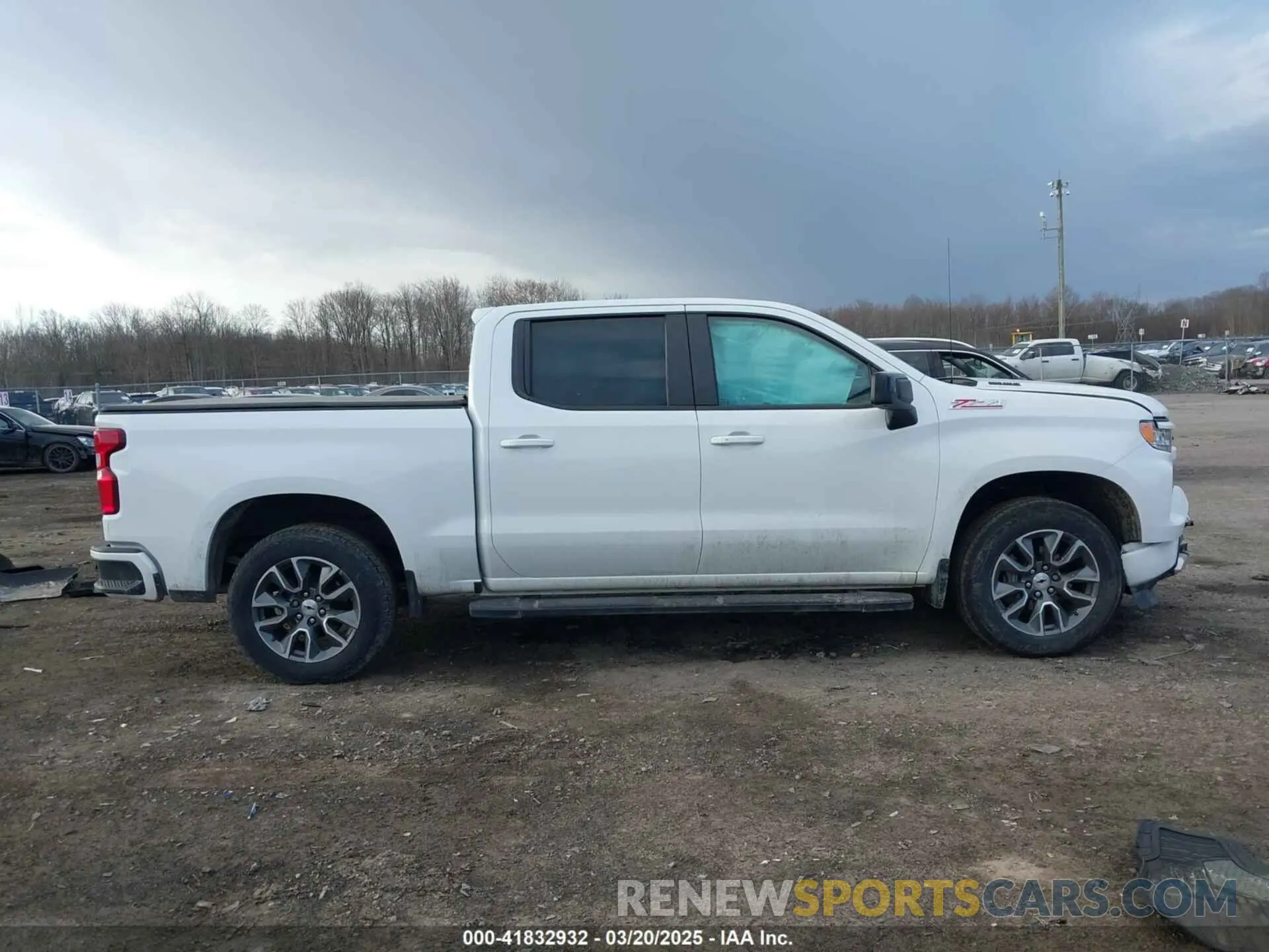 13 Photograph of a damaged car 3GCUDEET5NG690627 CHEVROLET SILVERADO 1500 2022