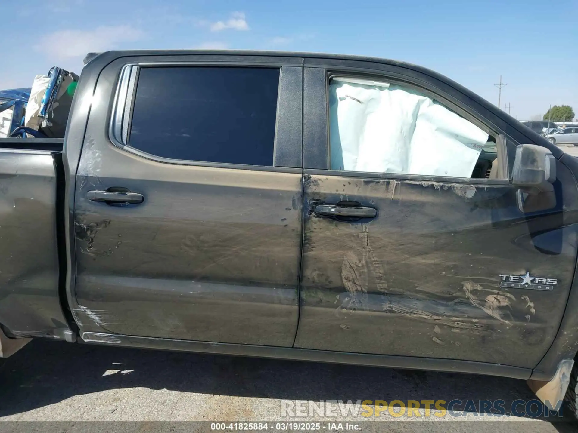 13 Photograph of a damaged car 3GCUDEET8NG690038 CHEVROLET SILVERADO 1500 2022