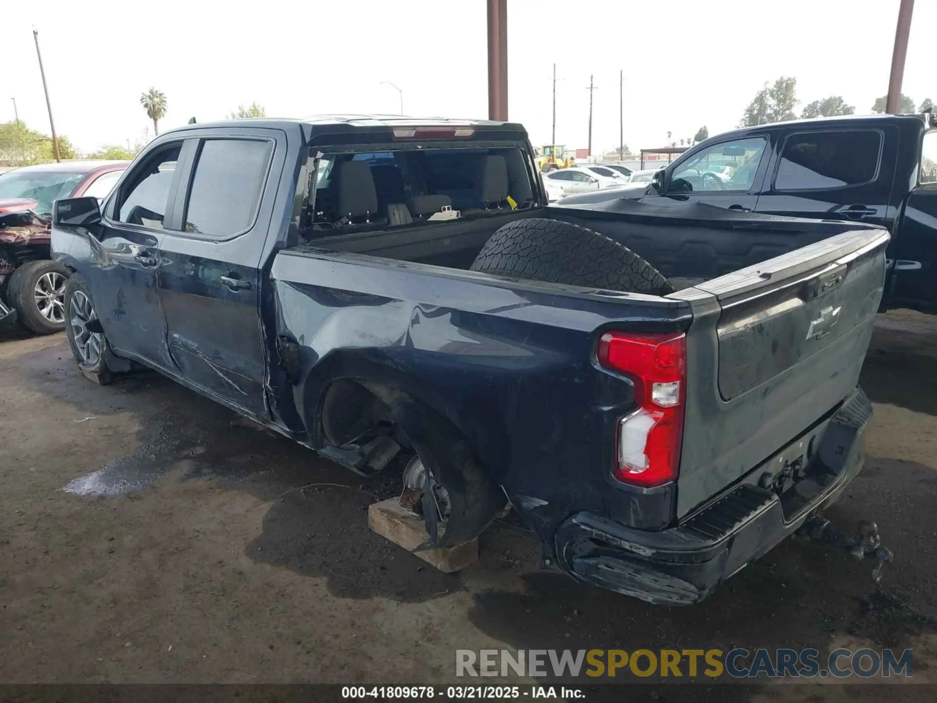 3 Photograph of a damaged car 3GCUDEETXNG583752 CHEVROLET SILVERADO 1500 2022