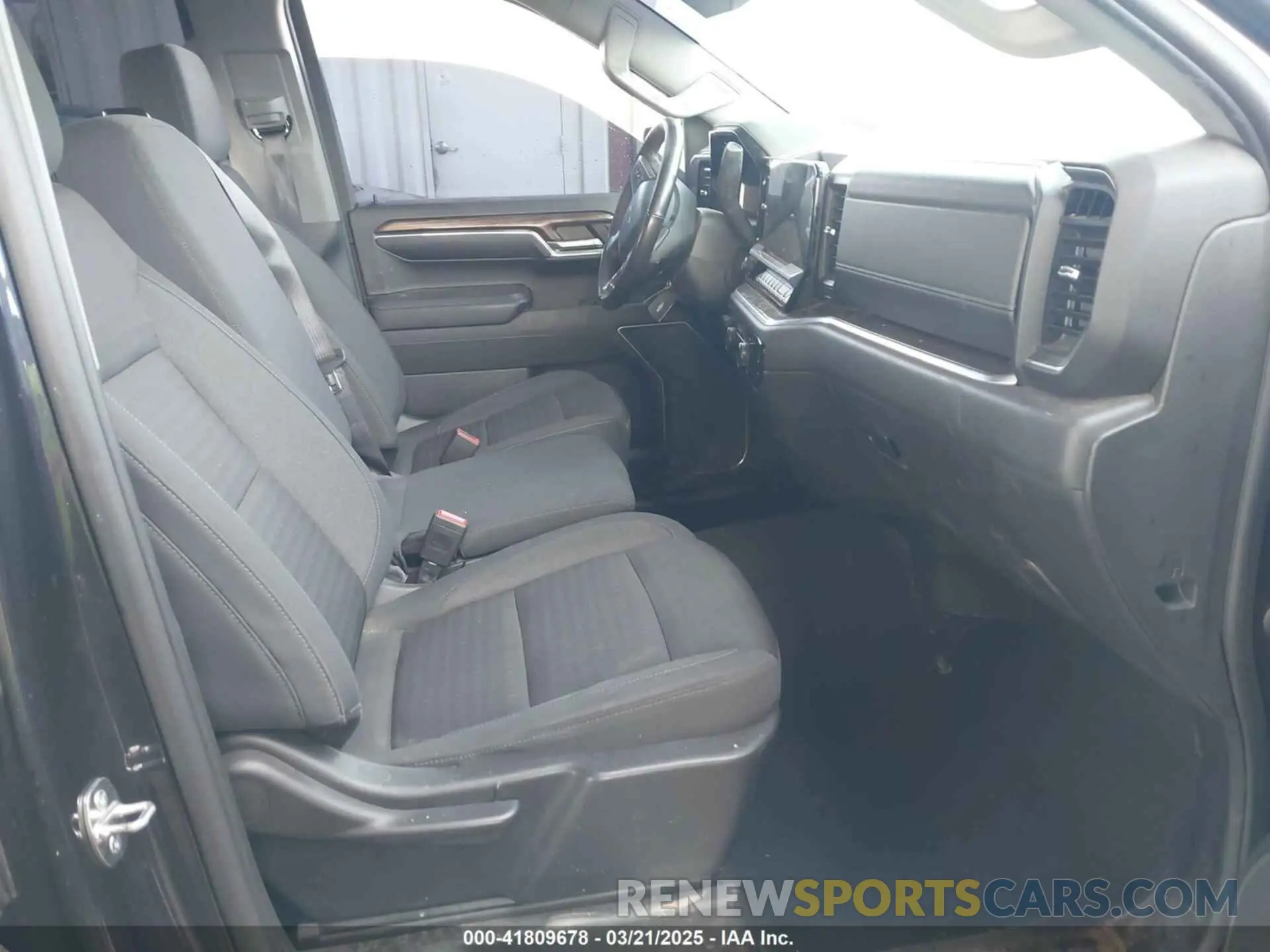 5 Photograph of a damaged car 3GCUDEETXNG583752 CHEVROLET SILVERADO 1500 2022