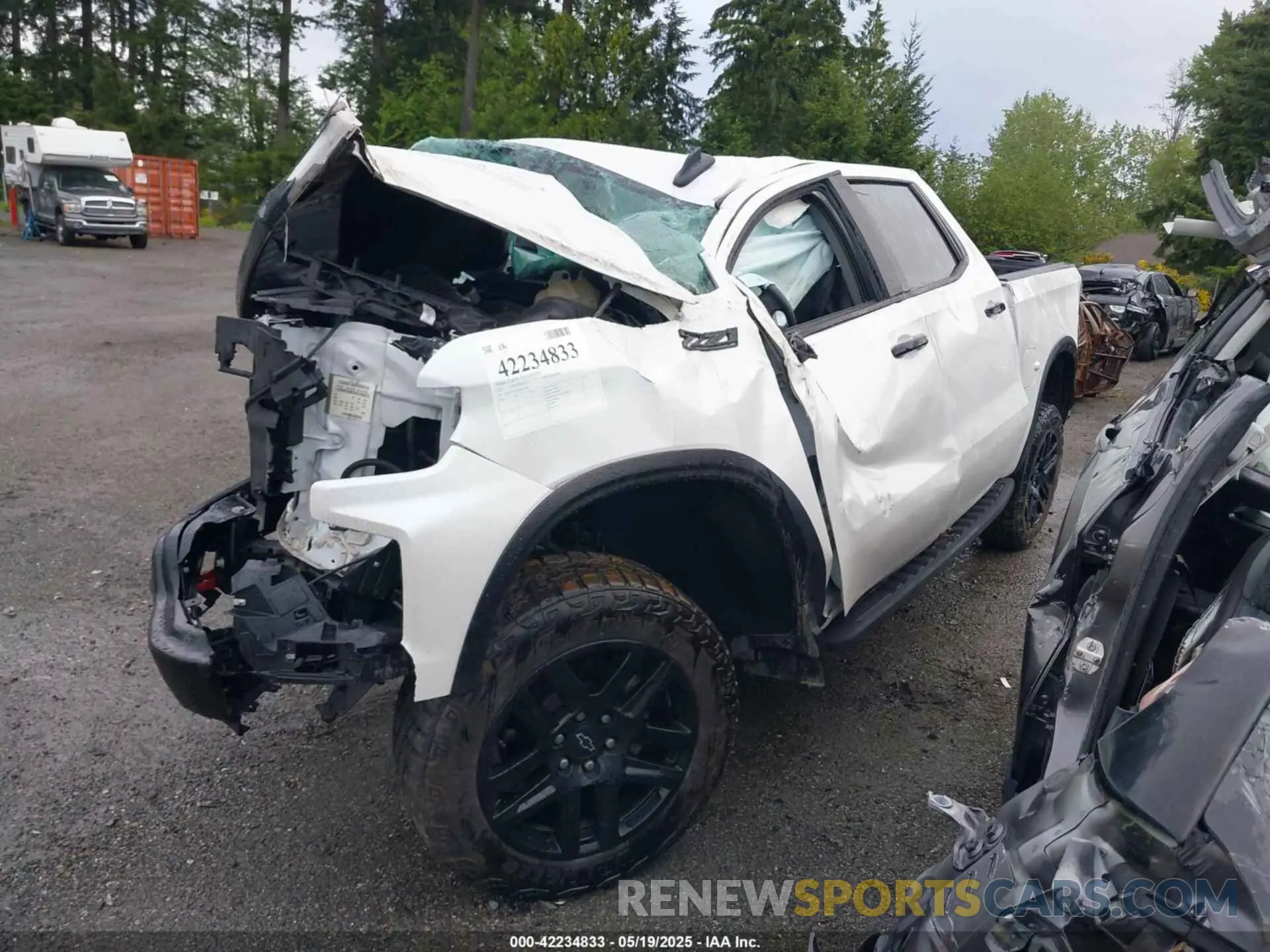 2 Photograph of a damaged car 3GCUDFED0NG647859 CHEVROLET SILVERADO 1500 2022