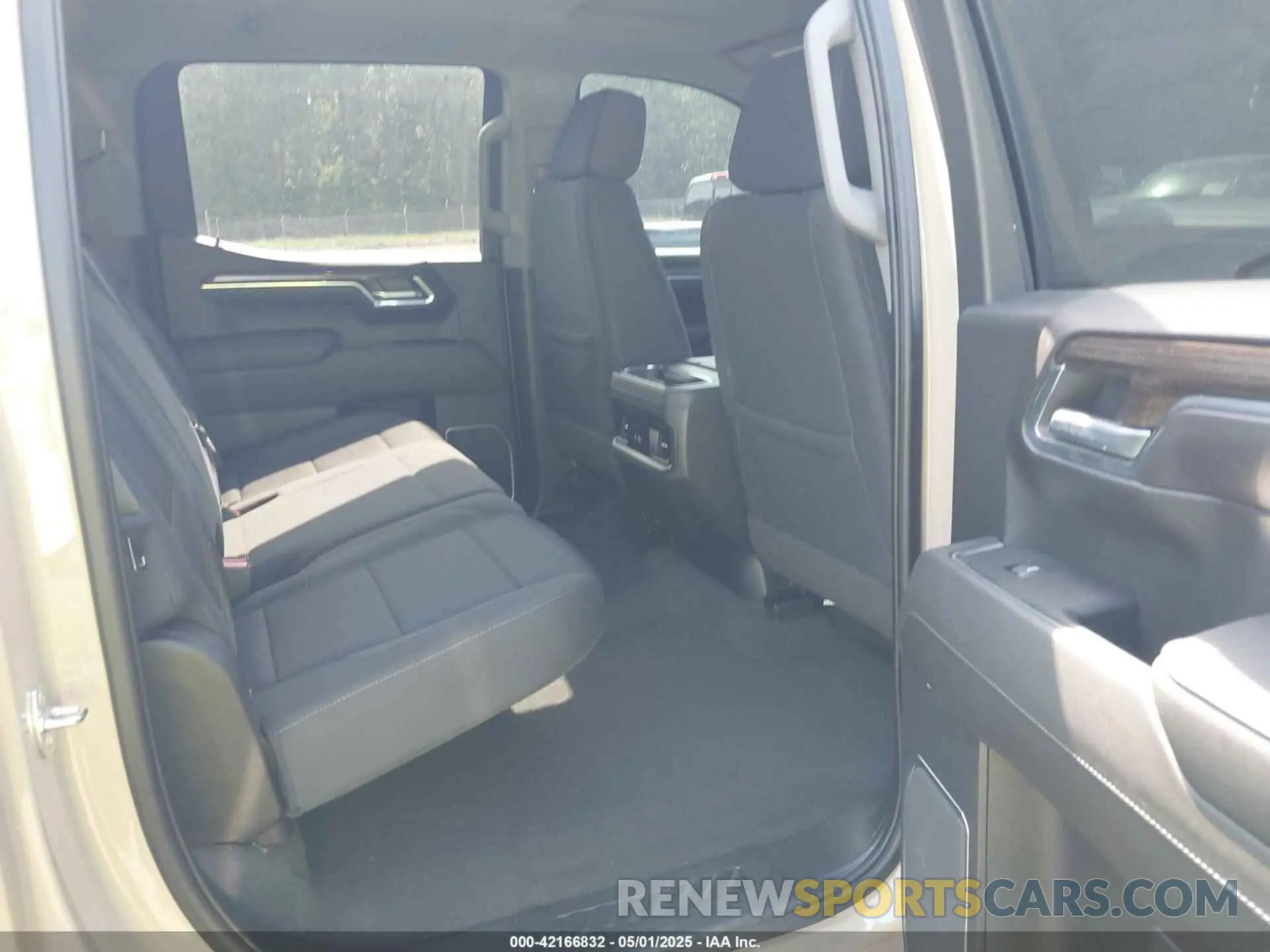 8 Photograph of a damaged car 3GCUDFED1NG683382 CHEVROLET SILVERADO 1500 2022