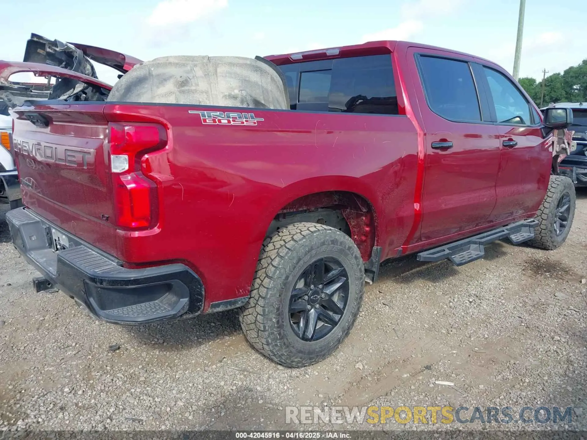 4 Photograph of a damaged car 3GCUDFED5NG572592 CHEVROLET SILVERADO 1500 2022