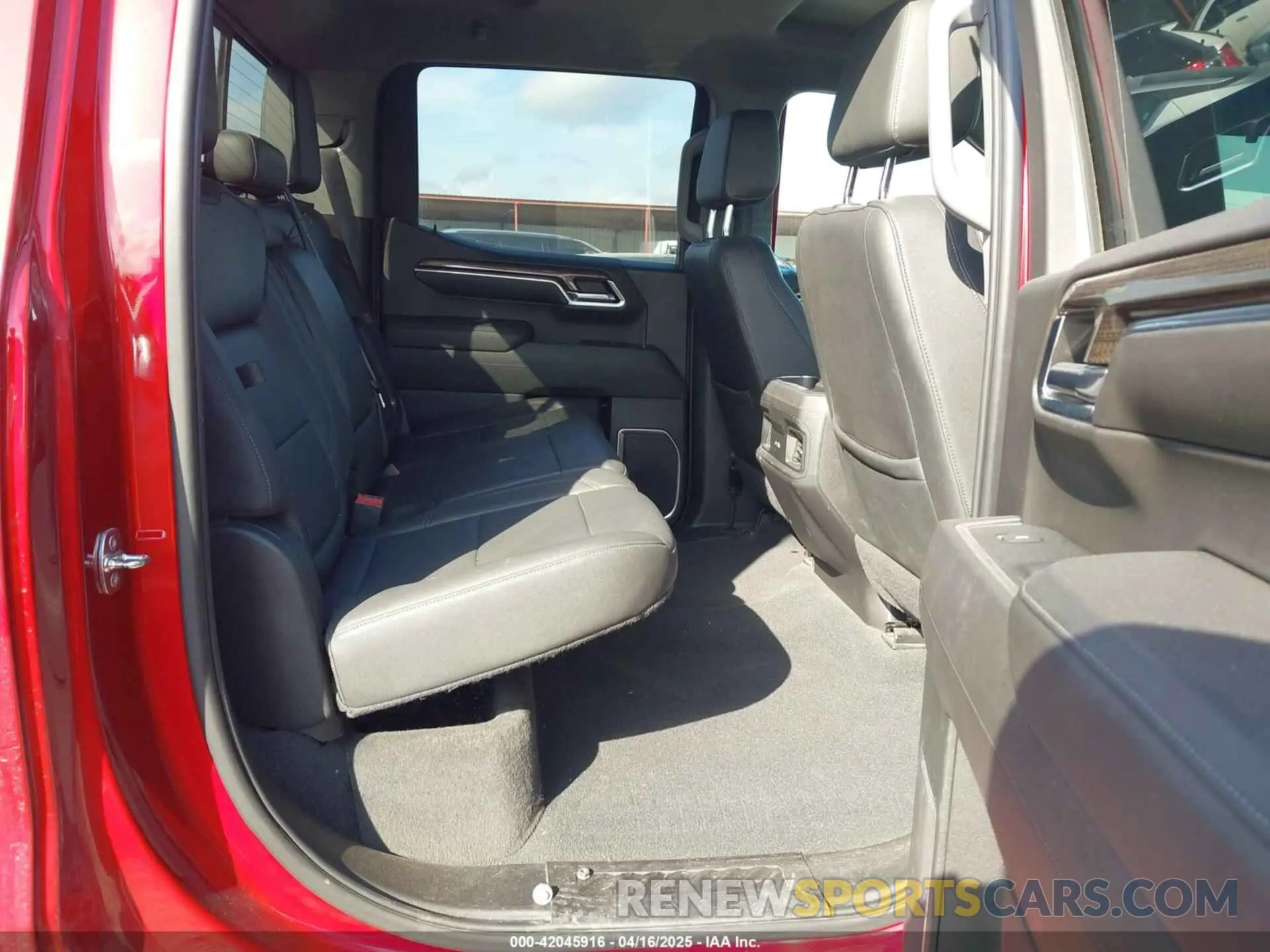 8 Photograph of a damaged car 3GCUDFED5NG572592 CHEVROLET SILVERADO 1500 2022