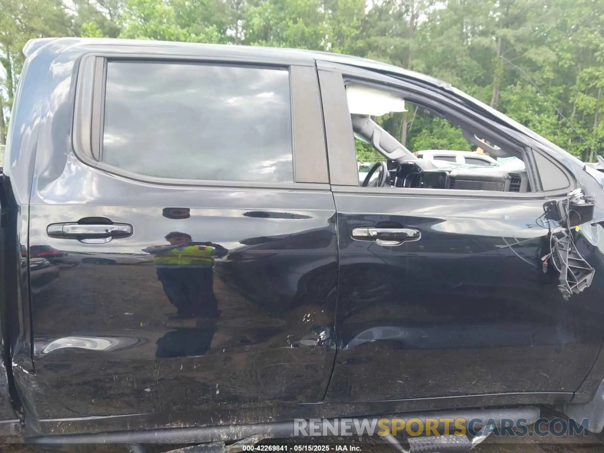 12 Photograph of a damaged car 3GCUDFEDXNG527387 CHEVROLET SILVERADO 1500 2022