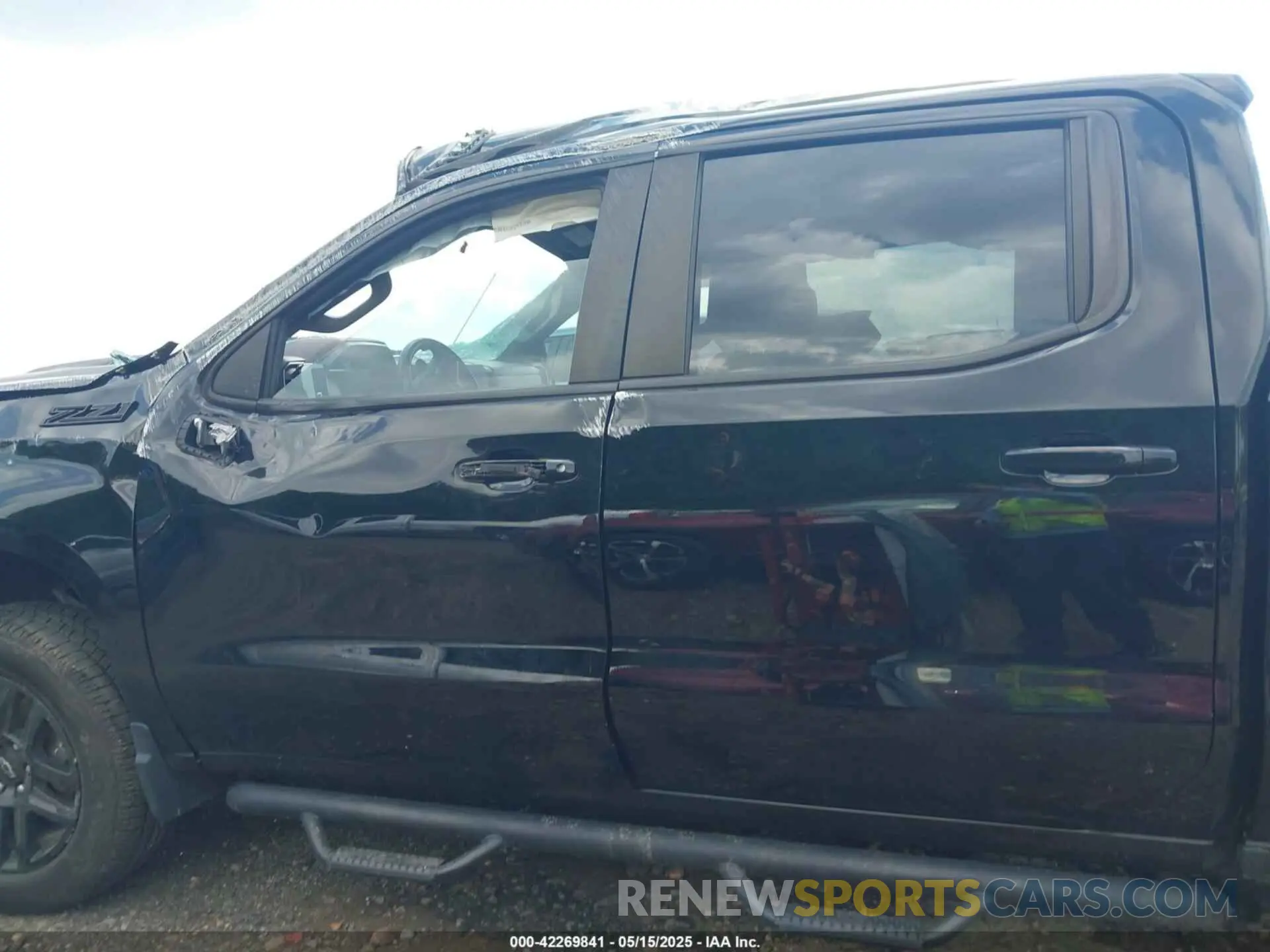 13 Photograph of a damaged car 3GCUDFEDXNG527387 CHEVROLET SILVERADO 1500 2022