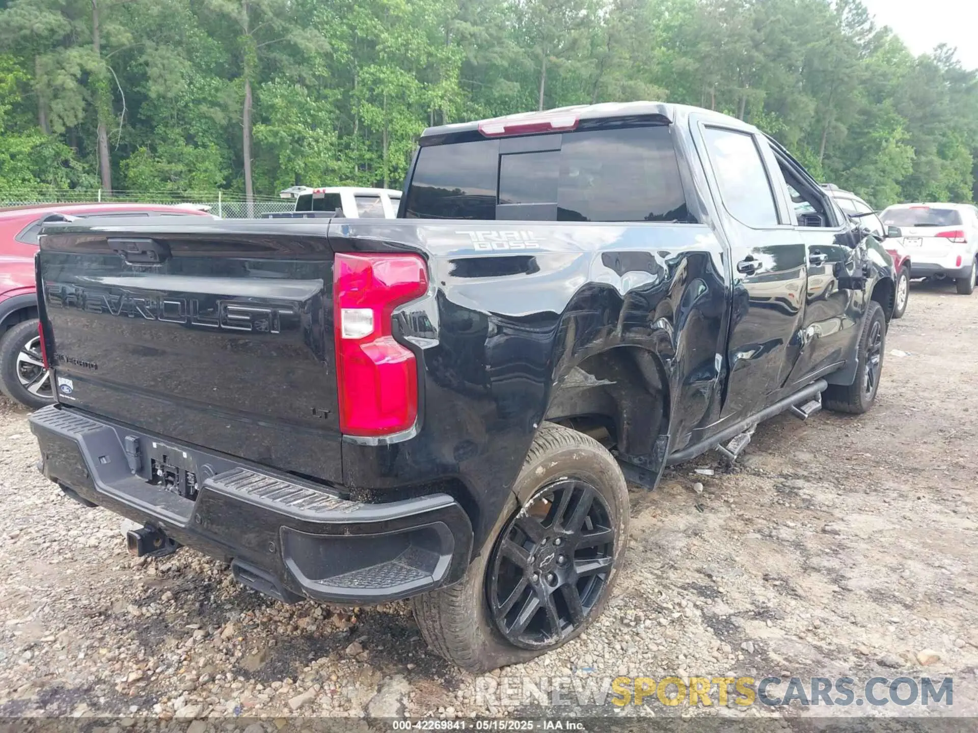 4 Photograph of a damaged car 3GCUDFEDXNG527387 CHEVROLET SILVERADO 1500 2022