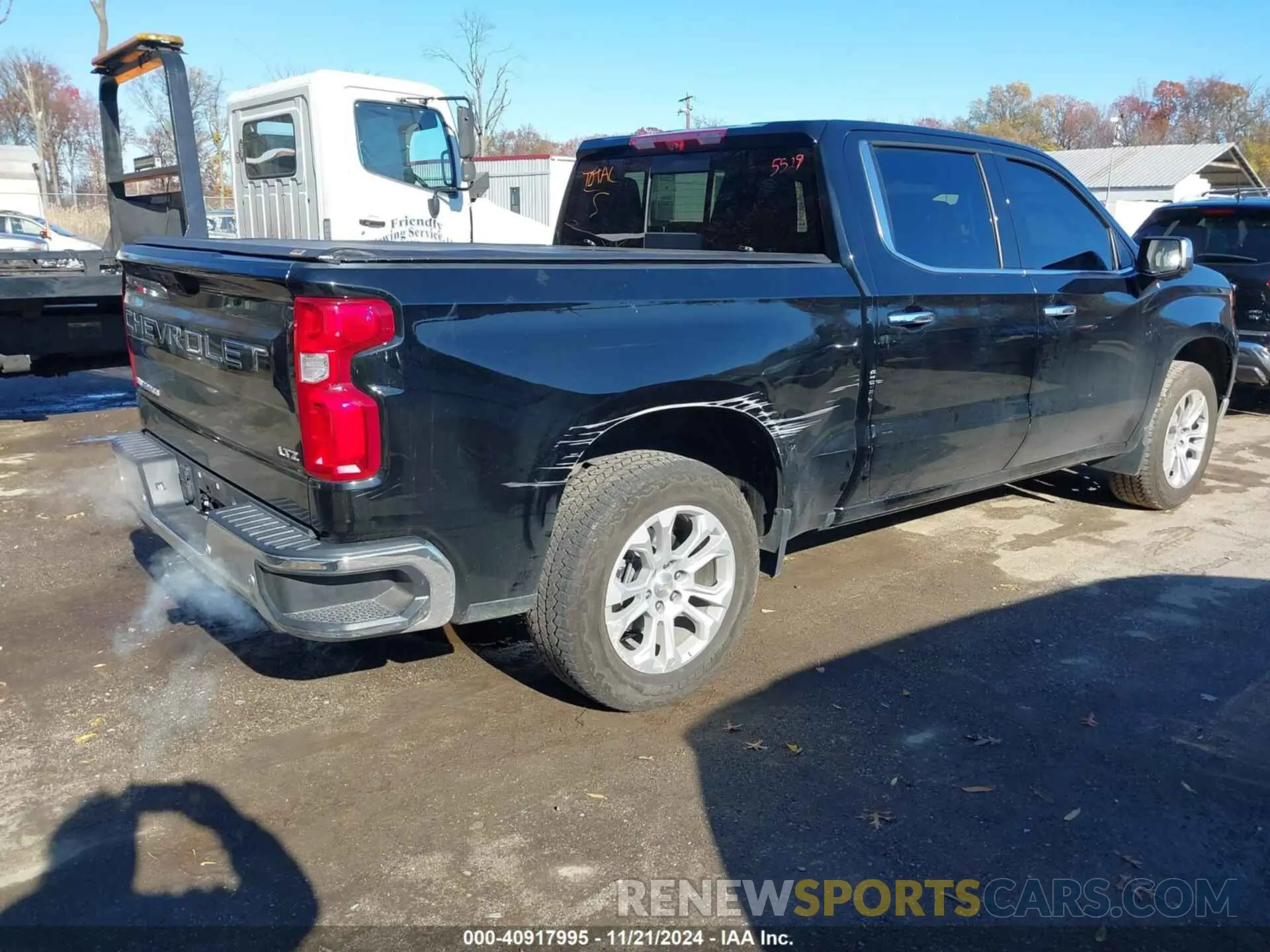 4 Photograph of a damaged car 3GCUDGED6NG517803 CHEVROLET SILVERADO 1500 2022